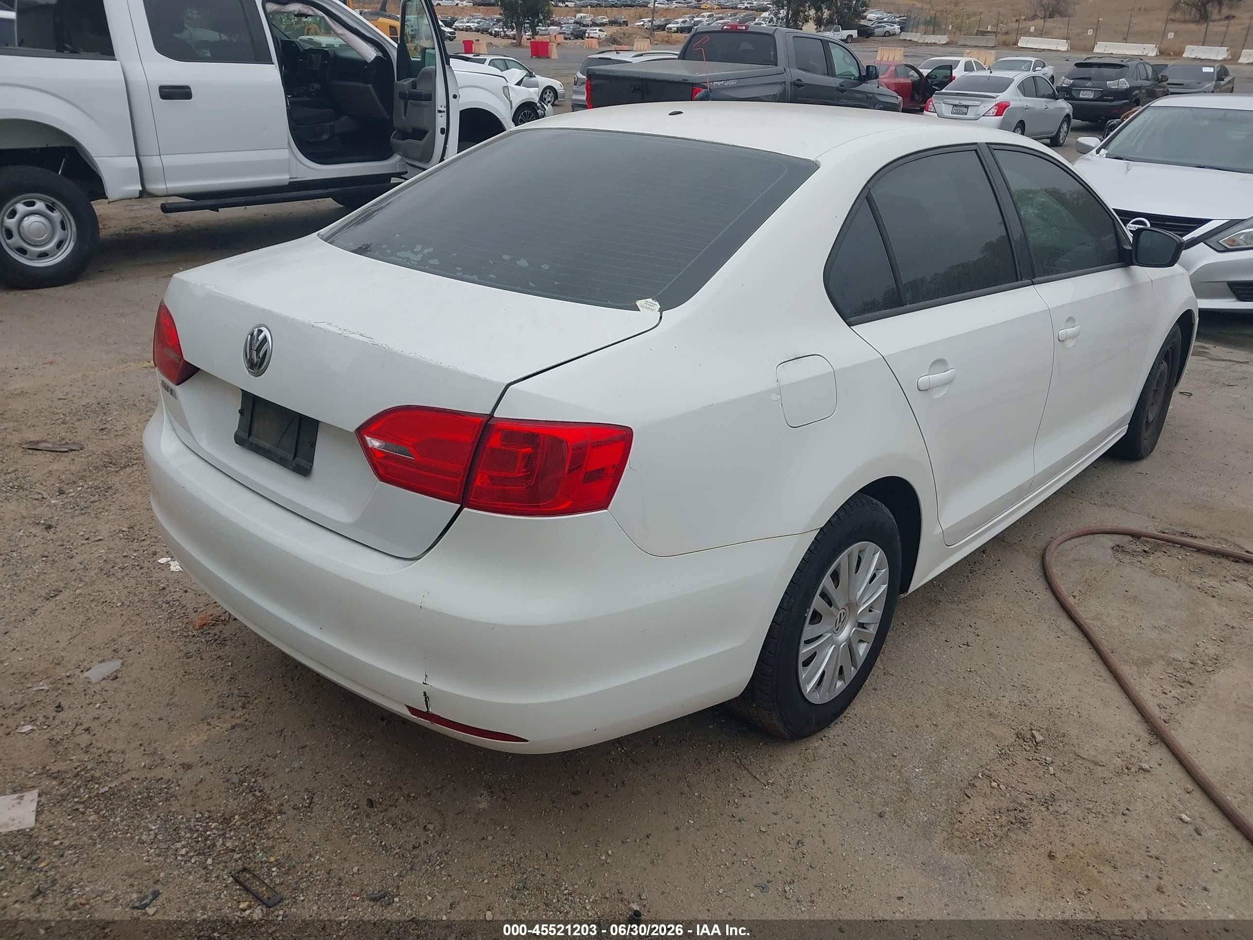 2012 Volkswagen Jetta 2.0l S White vin: 3VW2K7AJXCM316586