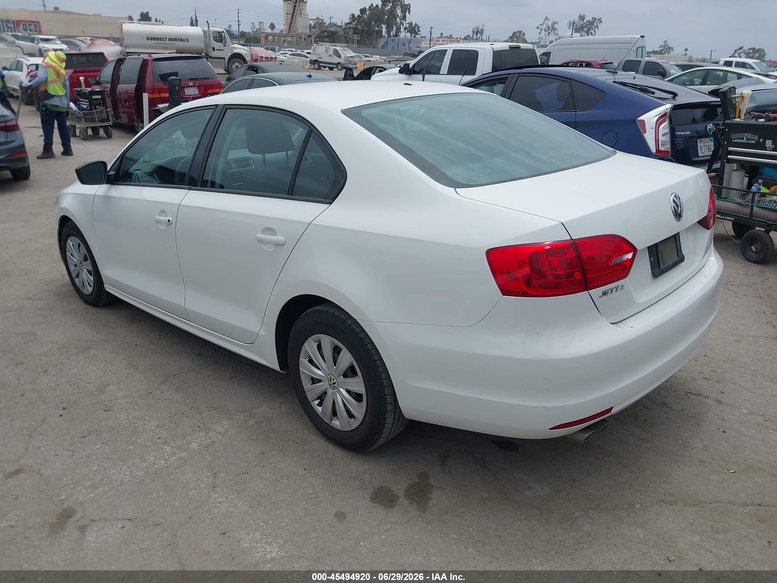 2013 Volkswagen Jetta 2.0l S Белый vin: 3VW2K7AJXDM208731