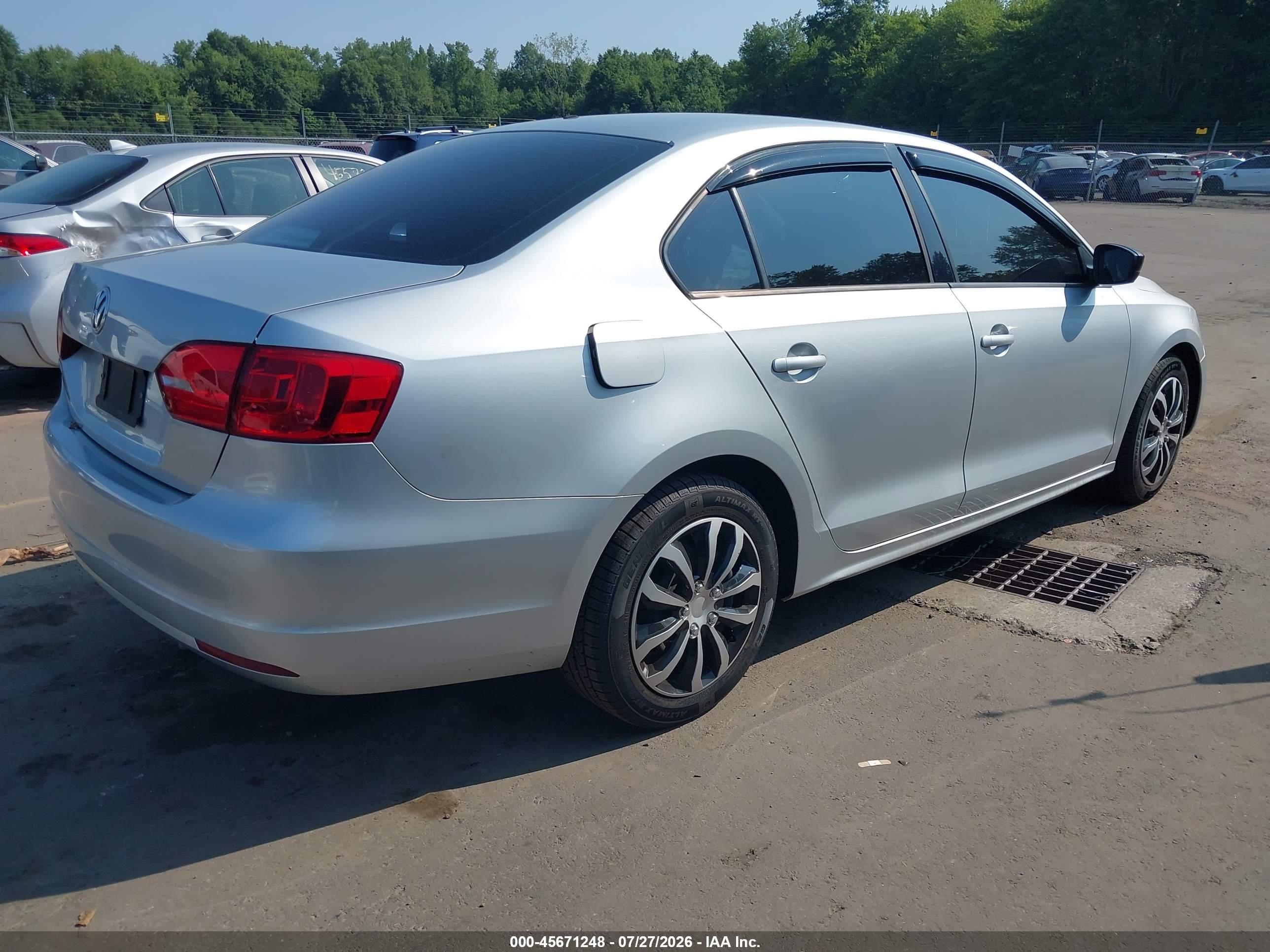 2013 Volkswagen Jetta 2.0l S Silver vin: 3VW2K7AJXDM221608