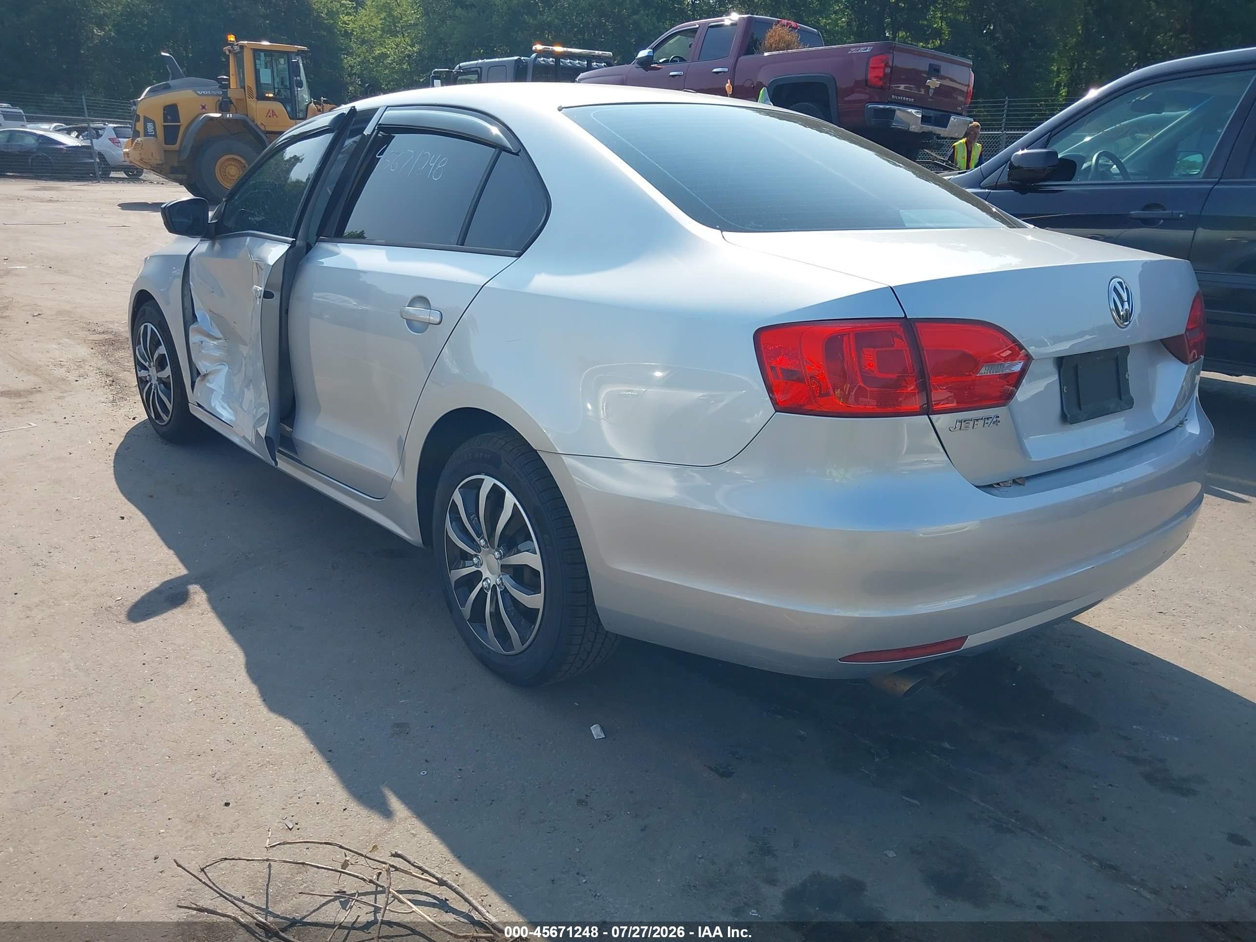 2013 Volkswagen Jetta 2.0l S Silver vin: 3VW2K7AJXDM221608