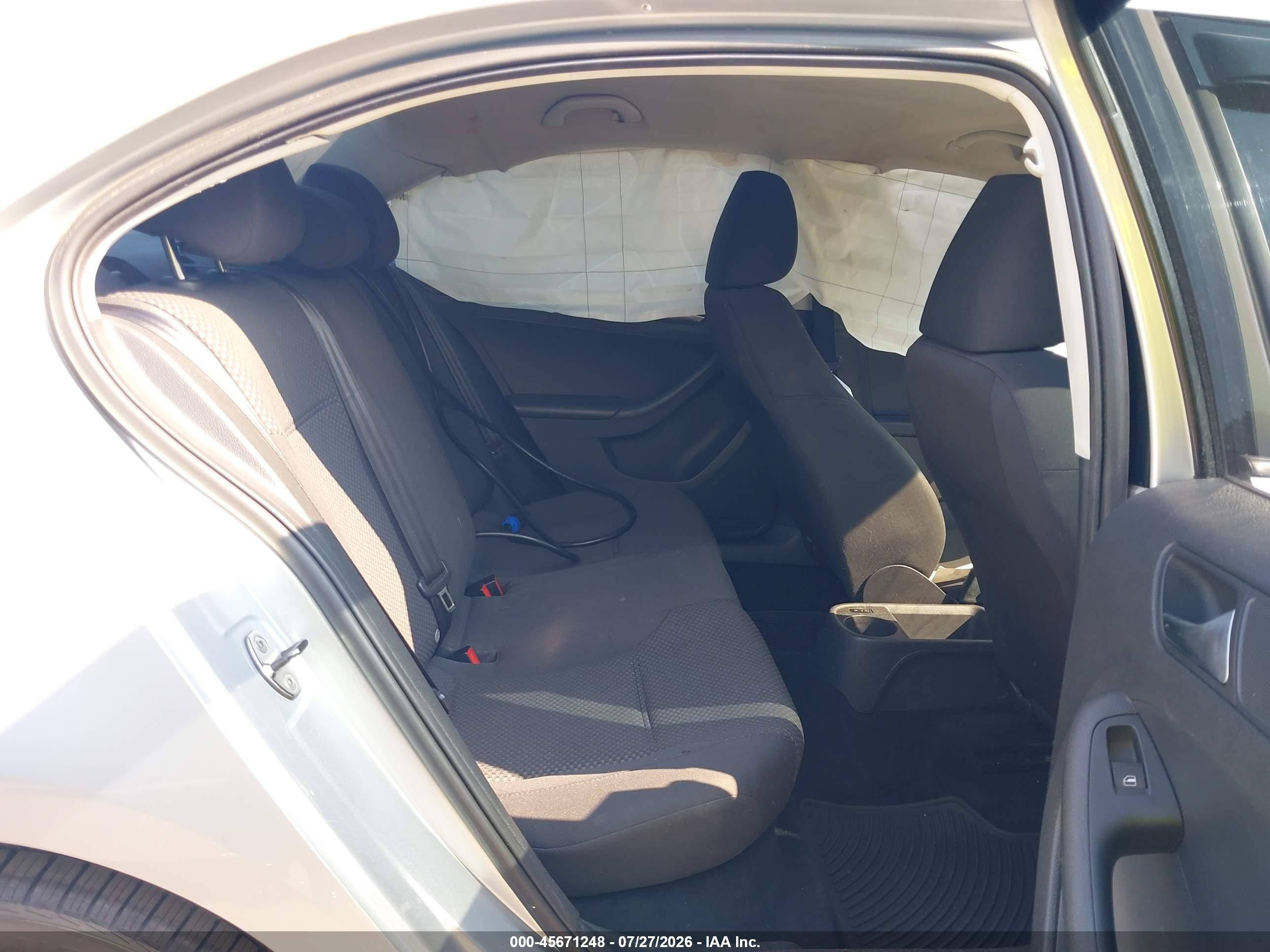 2013 Volkswagen Jetta 2.0l S Silver vin: 3VW2K7AJXDM221608