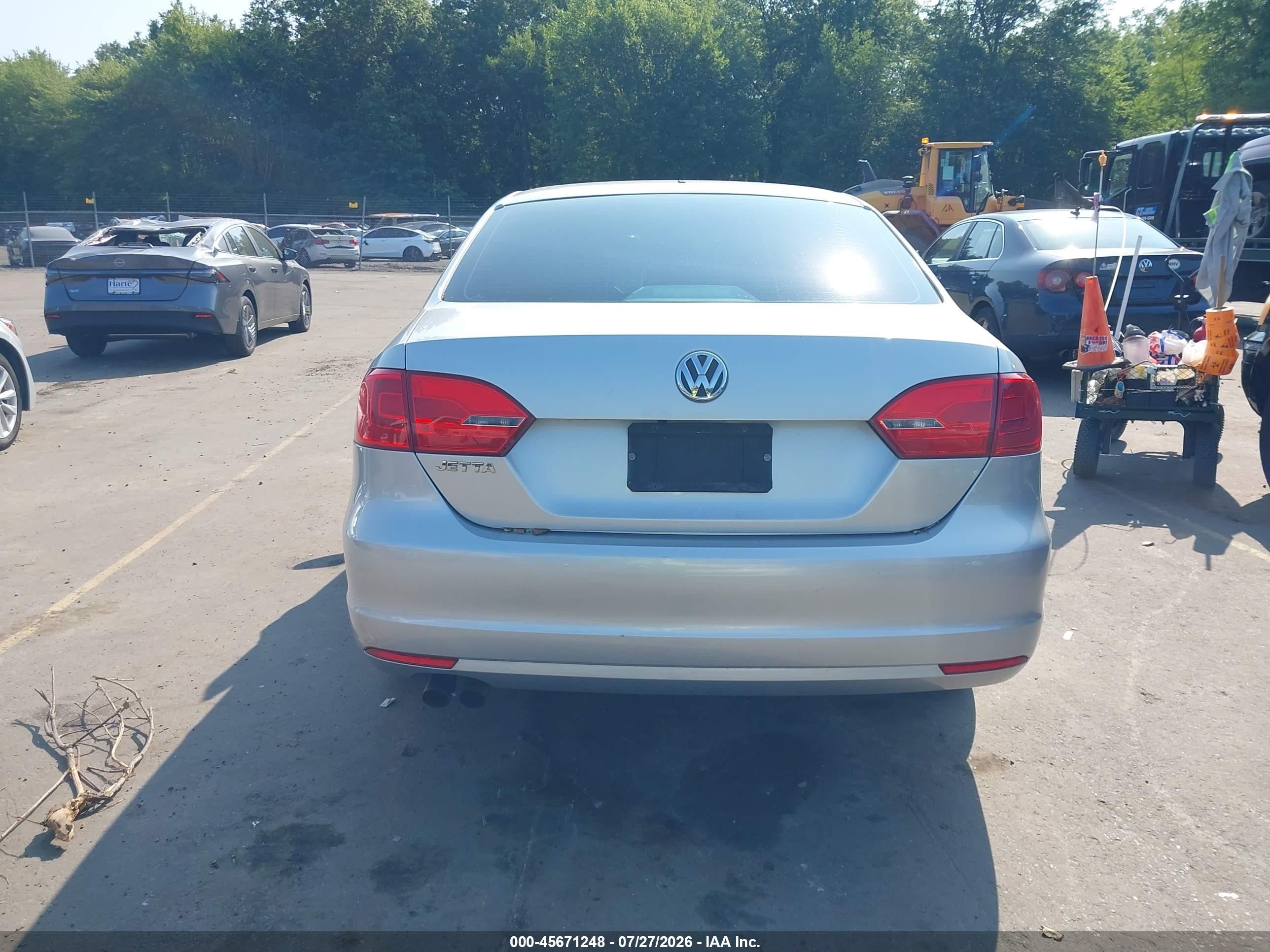 2013 Volkswagen Jetta 2.0l S Silver vin: 3VW2K7AJXDM221608
