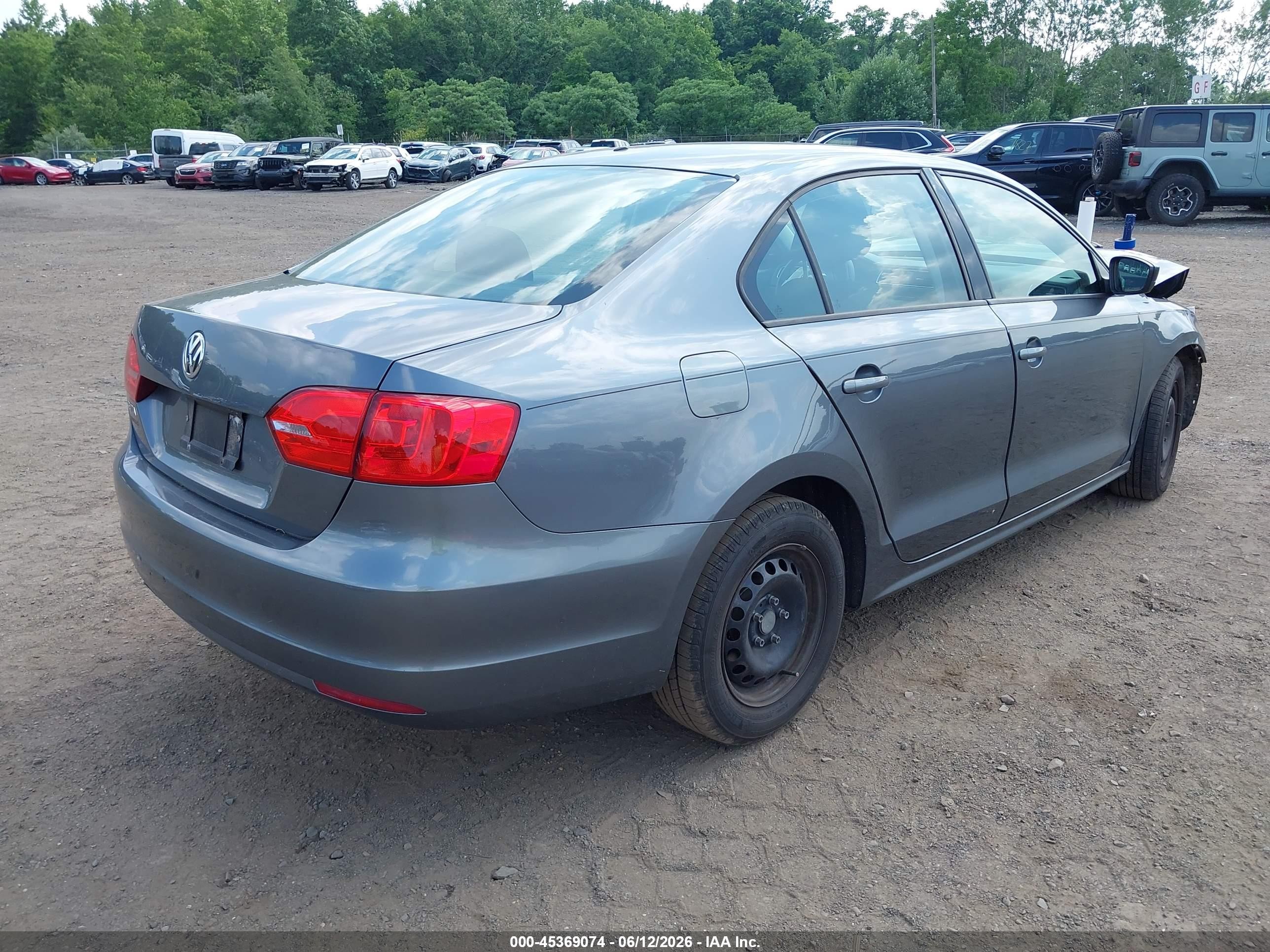 2013 Volkswagen Jetta 2.0l S Gray vin: 3VW2K7AJXDM246394