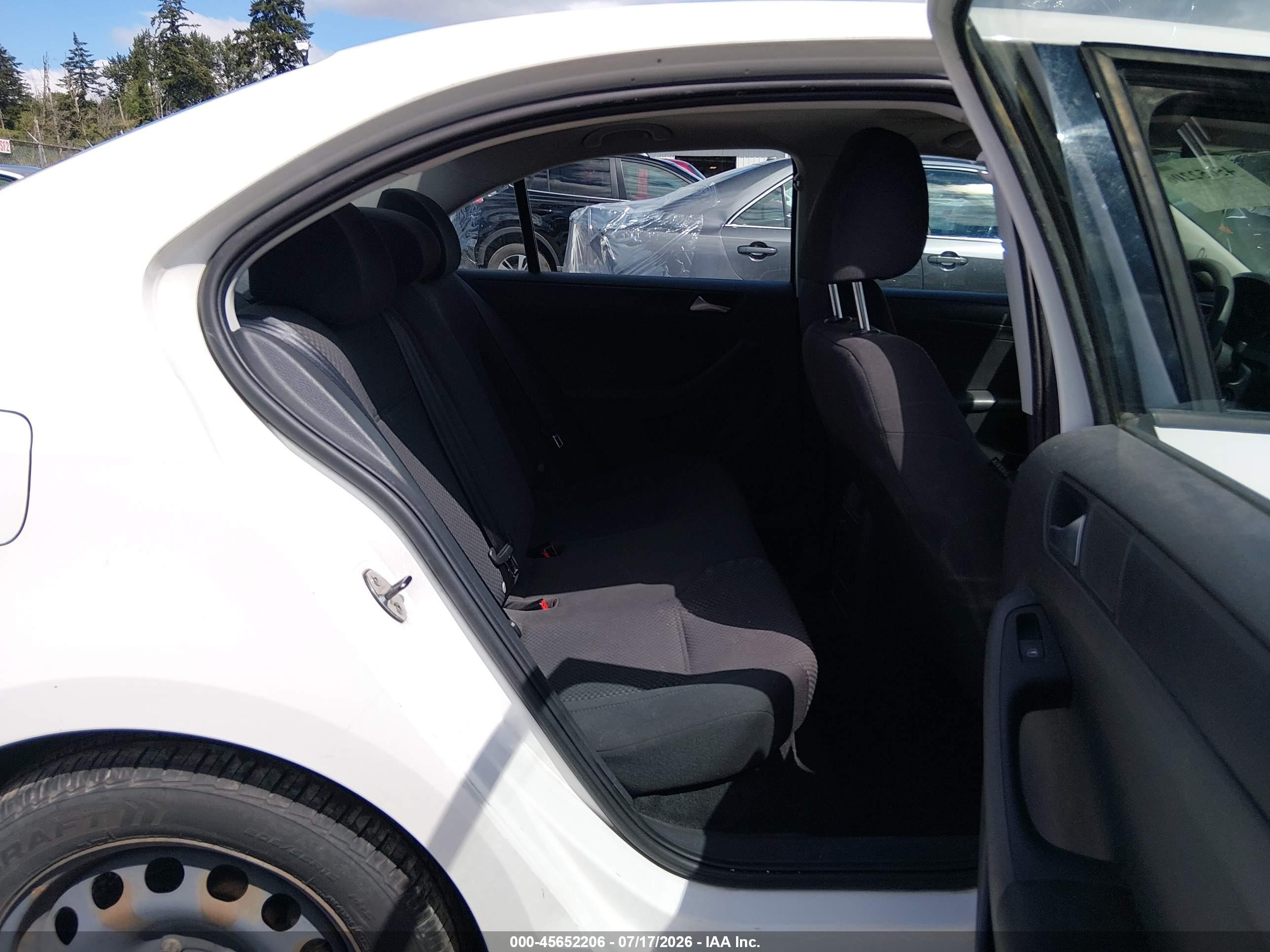 2013 Volkswagen Jetta 2.0l S White vin: 3VW2K7AJXDM361125