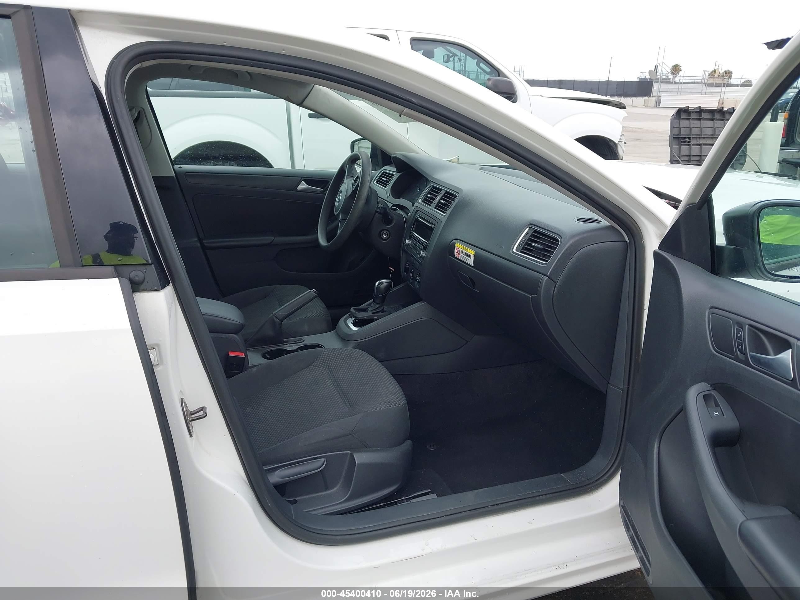 2014 Volkswagen Jetta 2.0l S White vin: 3VW2K7AJXEM241746
