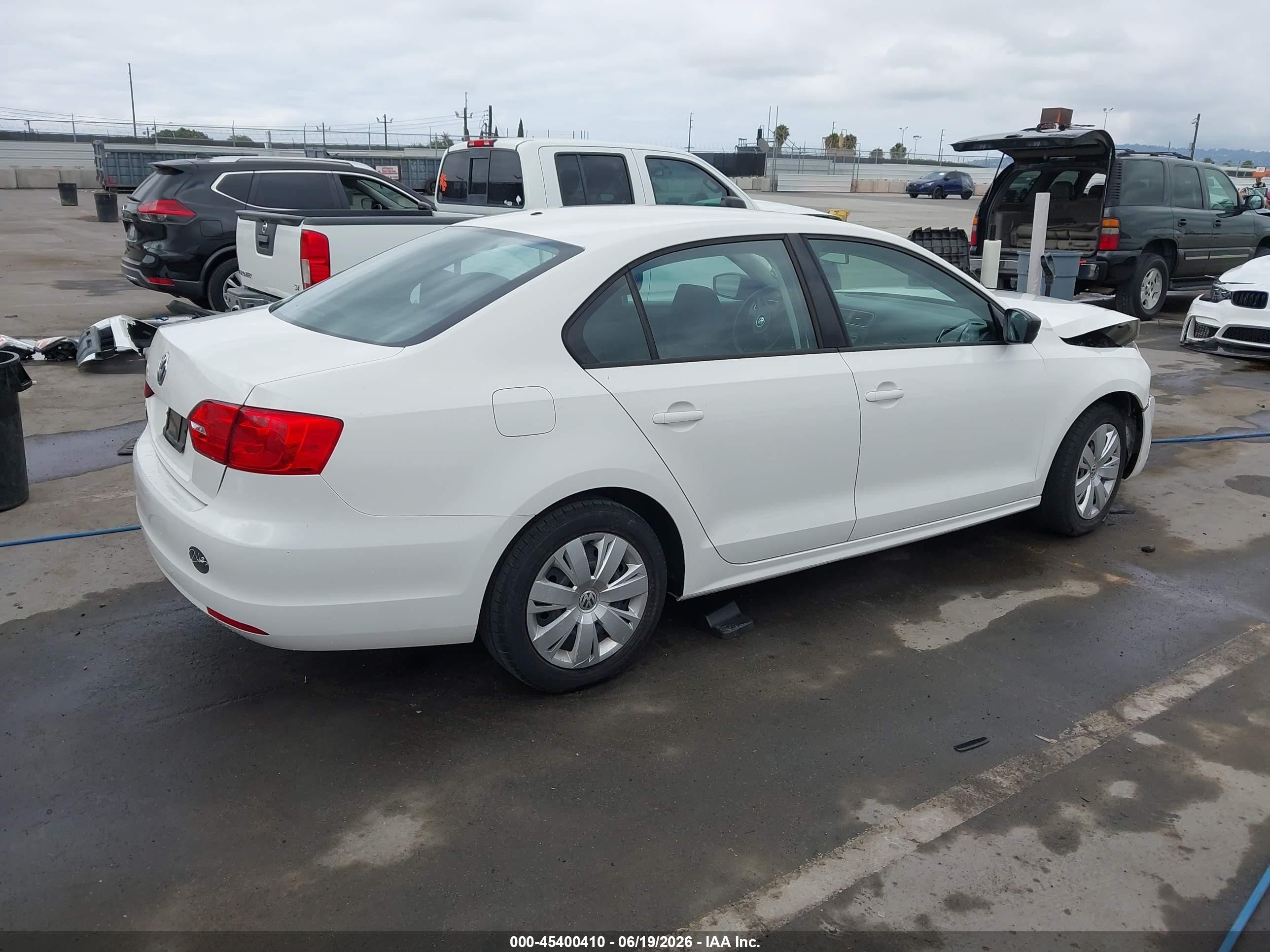 2014 Volkswagen Jetta 2.0l S White vin: 3VW2K7AJXEM241746