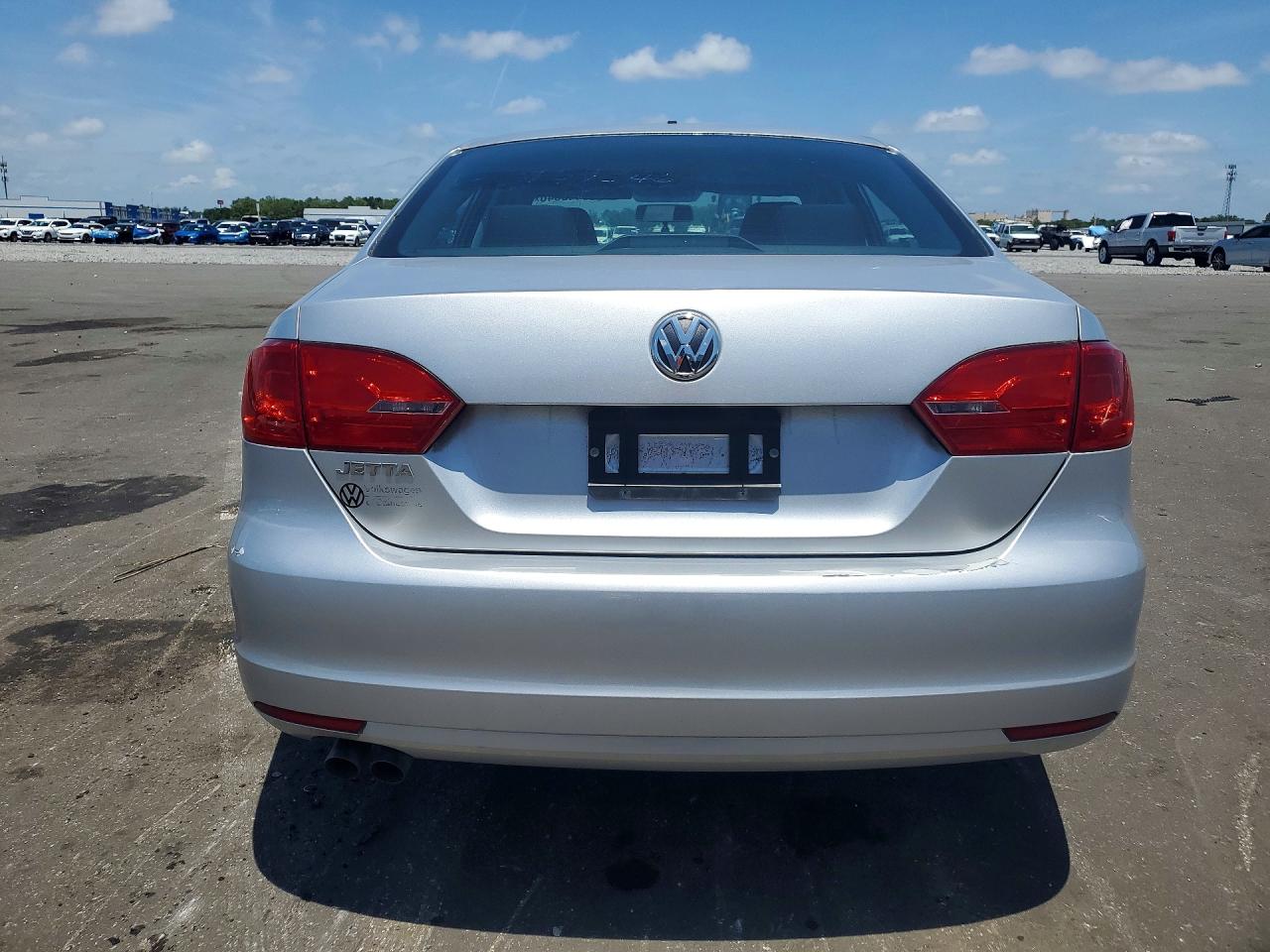 2014 Volkswagen Jetta Base Silver vin: 3VW2K7AJXEM327624