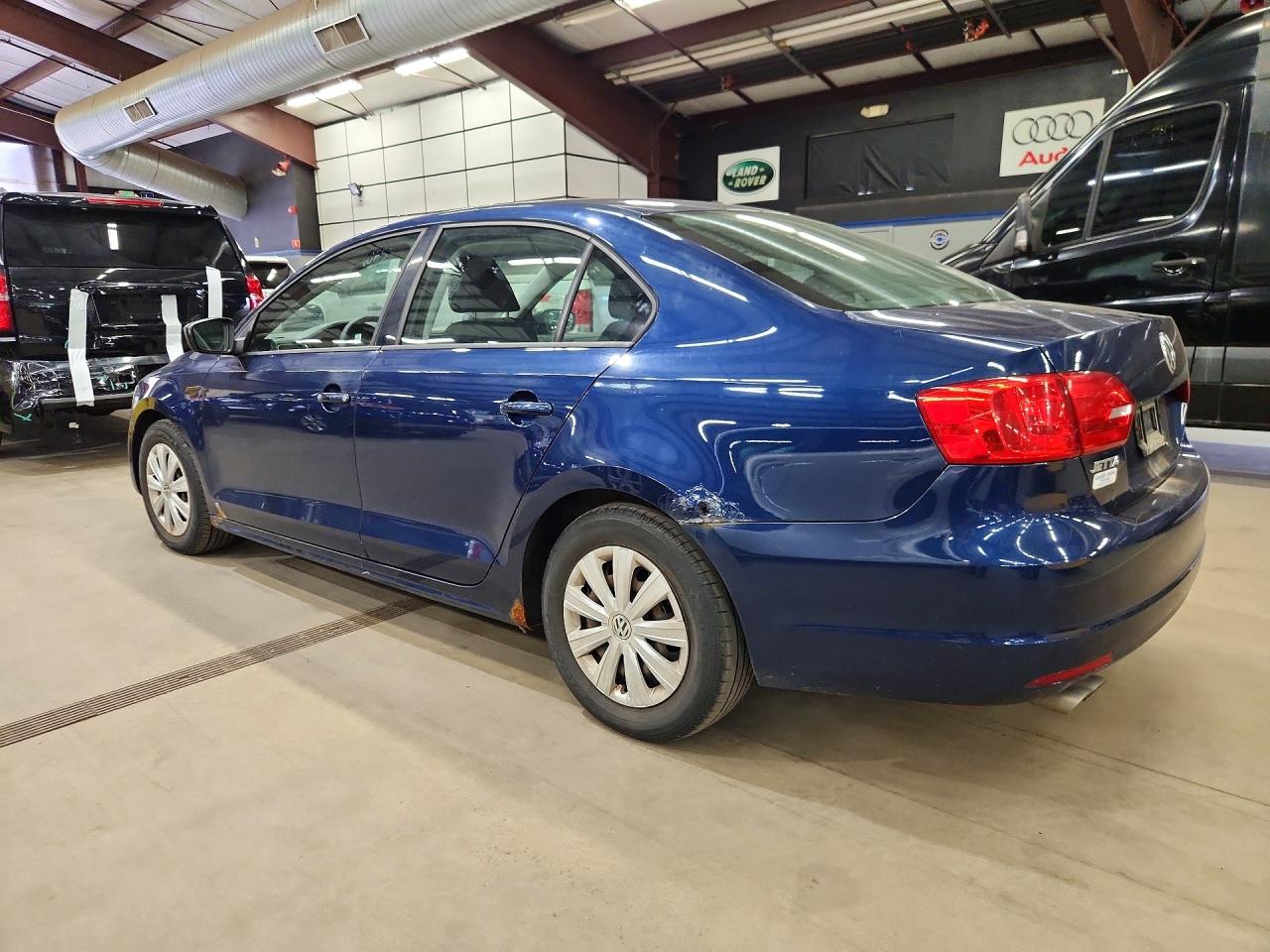 2014 Volkswagen Jetta Base Синий vin: 3VW2K7AJXEM431935