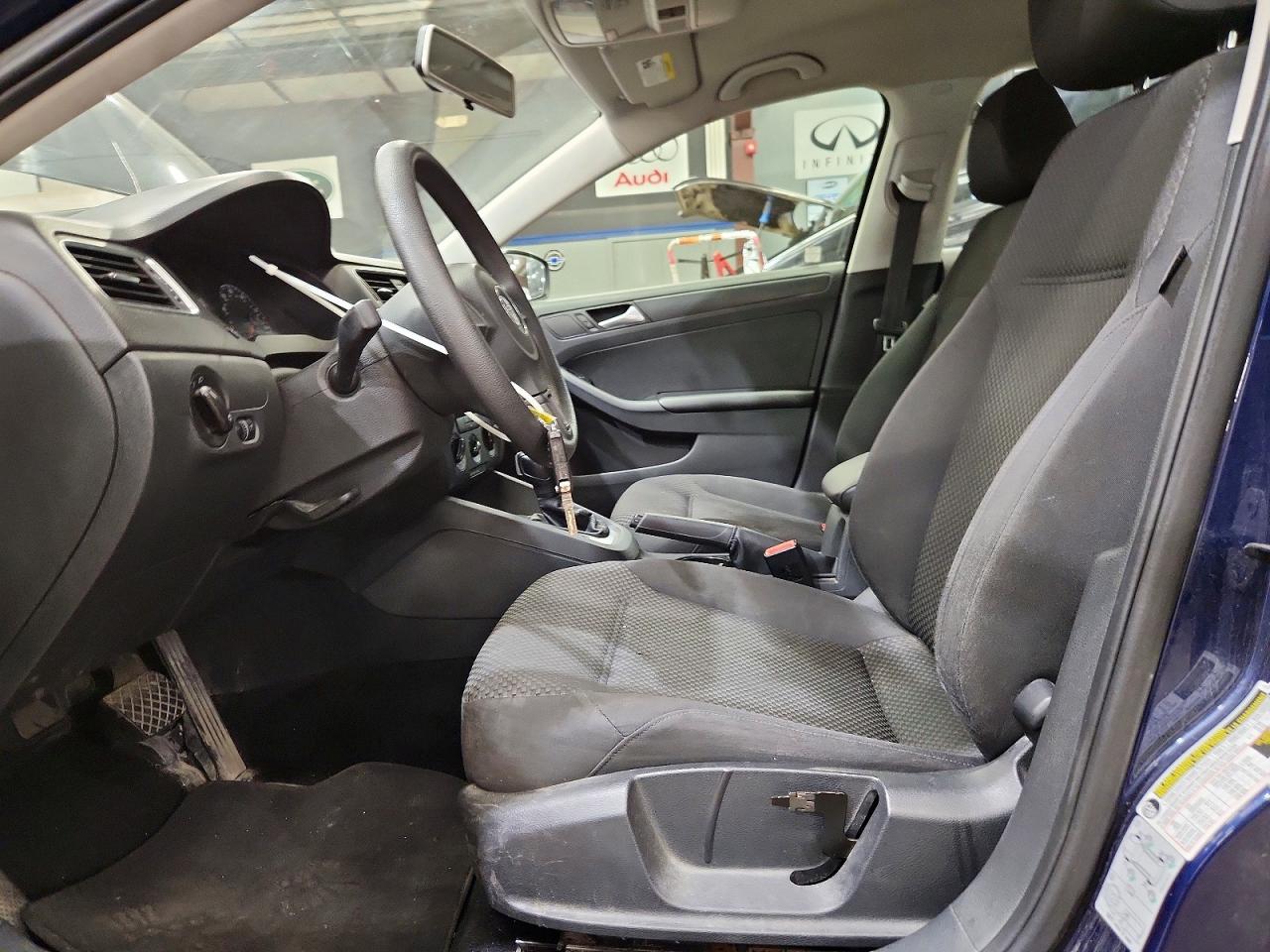 2014 Volkswagen Jetta Base Синий vin: 3VW2K7AJXEM431935