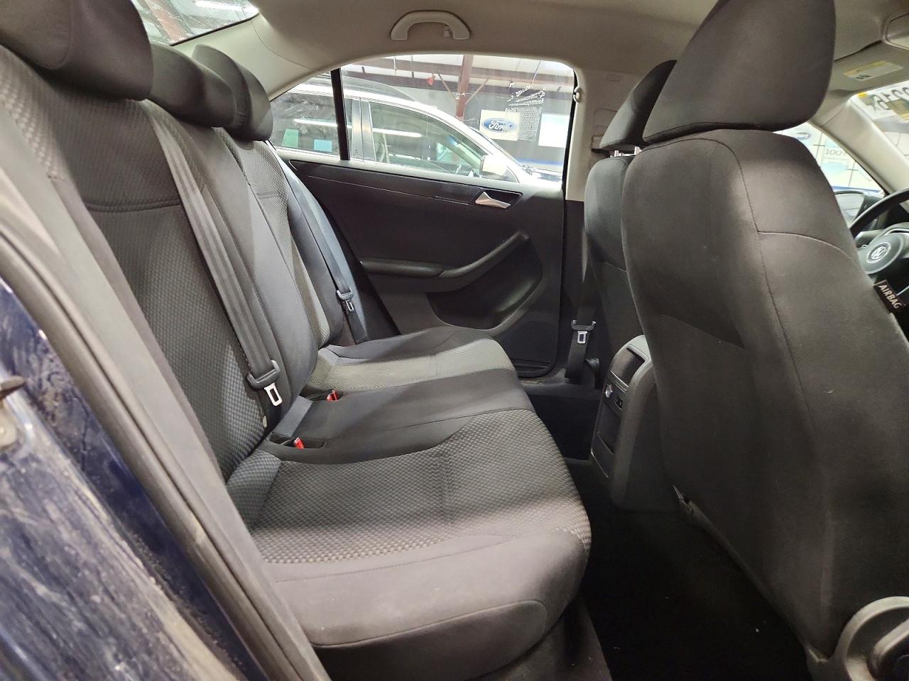 2014 Volkswagen Jetta Base Синий vin: 3VW2K7AJXEM431935