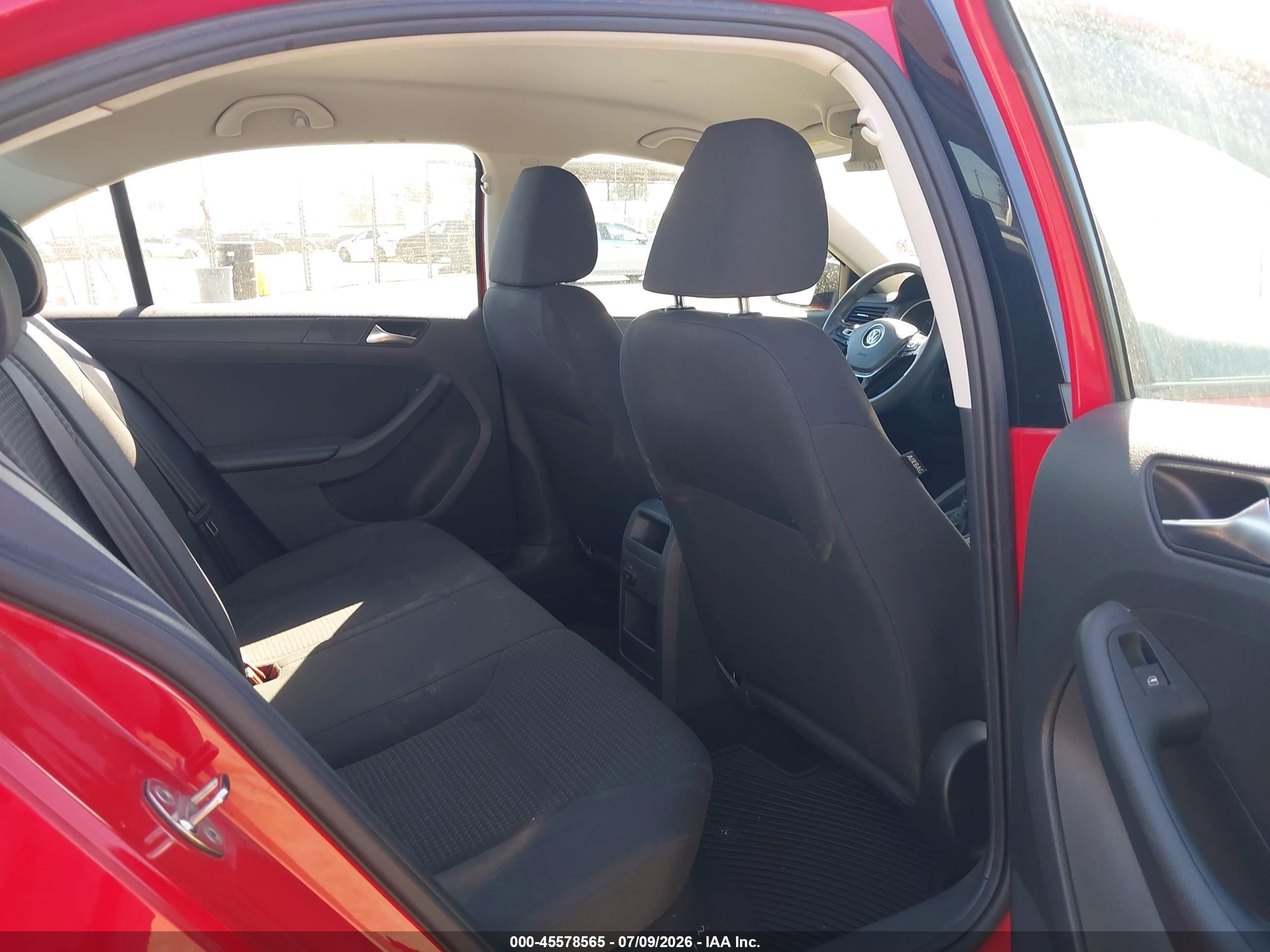2015 Volkswagen Jetta 2.0l S Red vin: 3VW2K7AJXFM278300