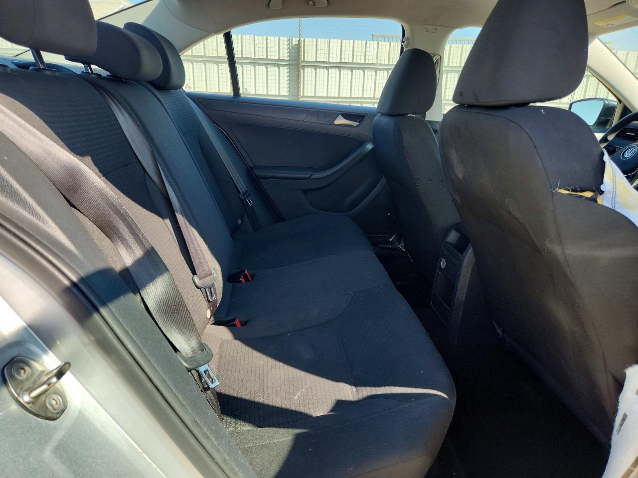 2015 Volkswagen Jetta Base Silver vin: 3VW2K7AJXFM334414