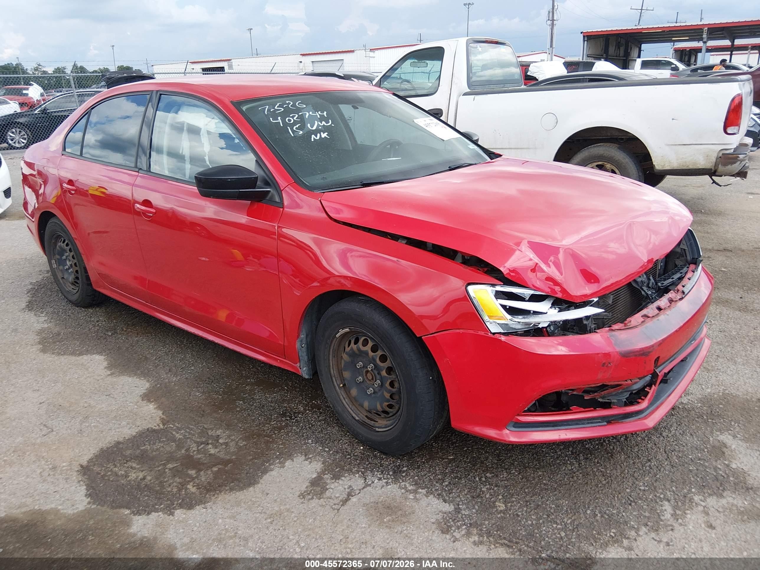 2015 Volkswagen Jetta 2.0l S Red vin: 3VW2K7AJXFM402744