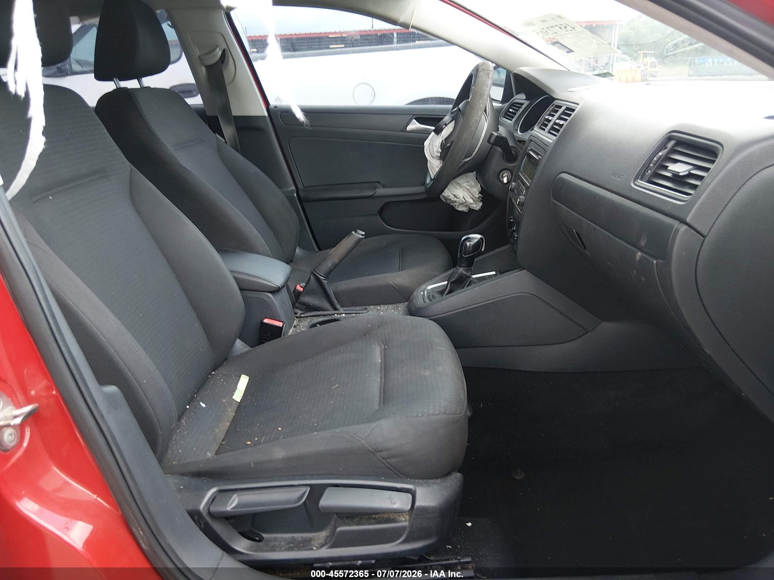 2015 Volkswagen Jetta 2.0l S Red vin: 3VW2K7AJXFM402744