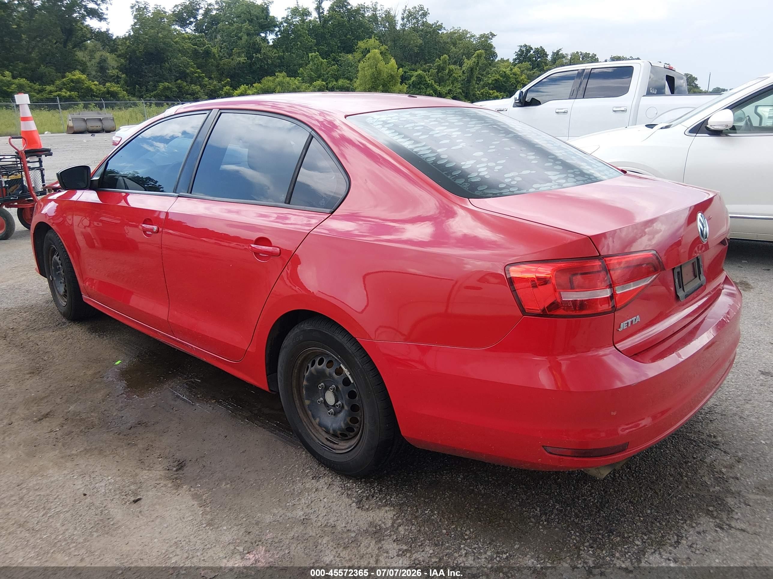 2015 Volkswagen Jetta 2.0l S Red vin: 3VW2K7AJXFM402744
