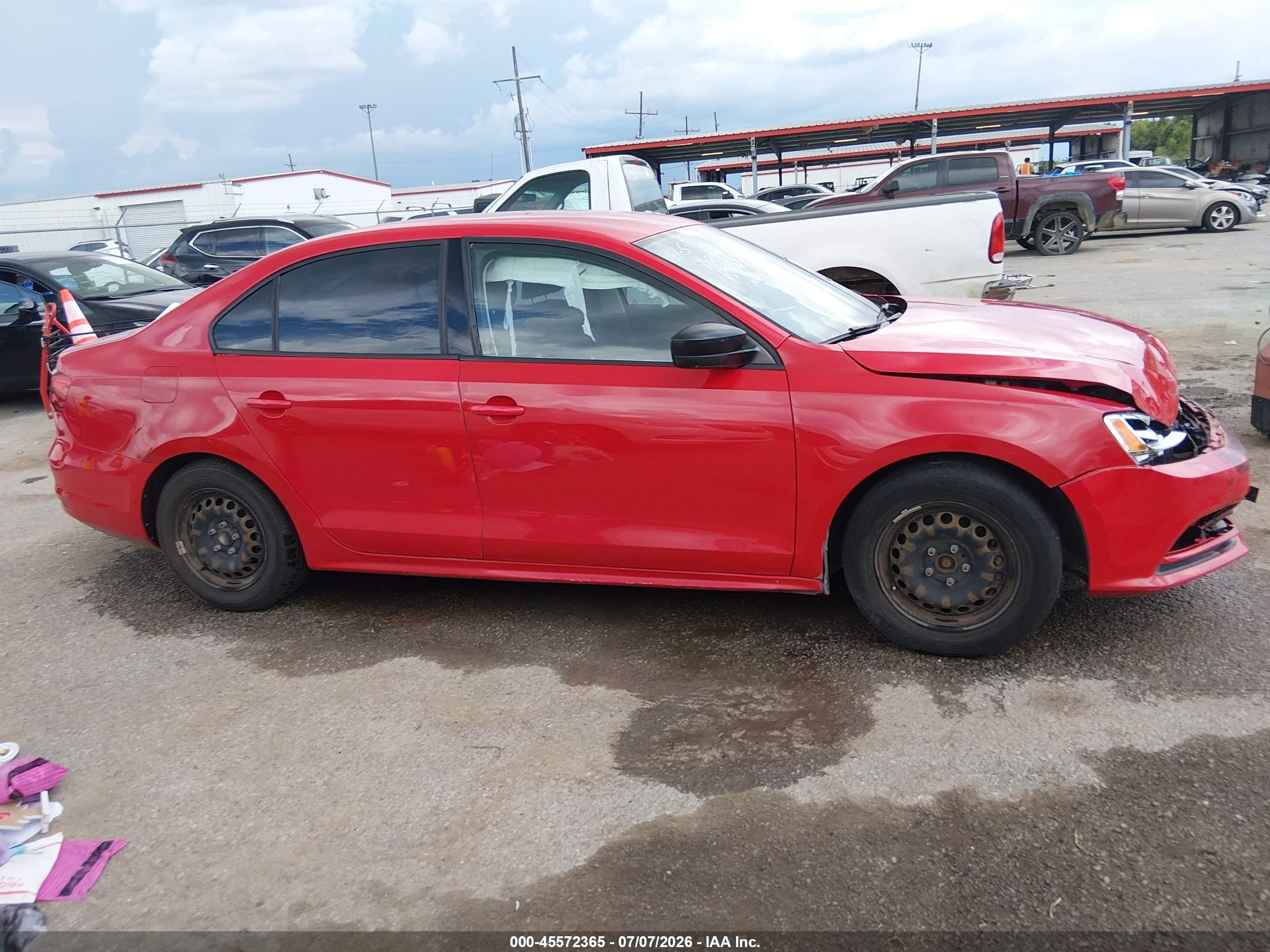 2015 Volkswagen Jetta 2.0l S Red vin: 3VW2K7AJXFM402744