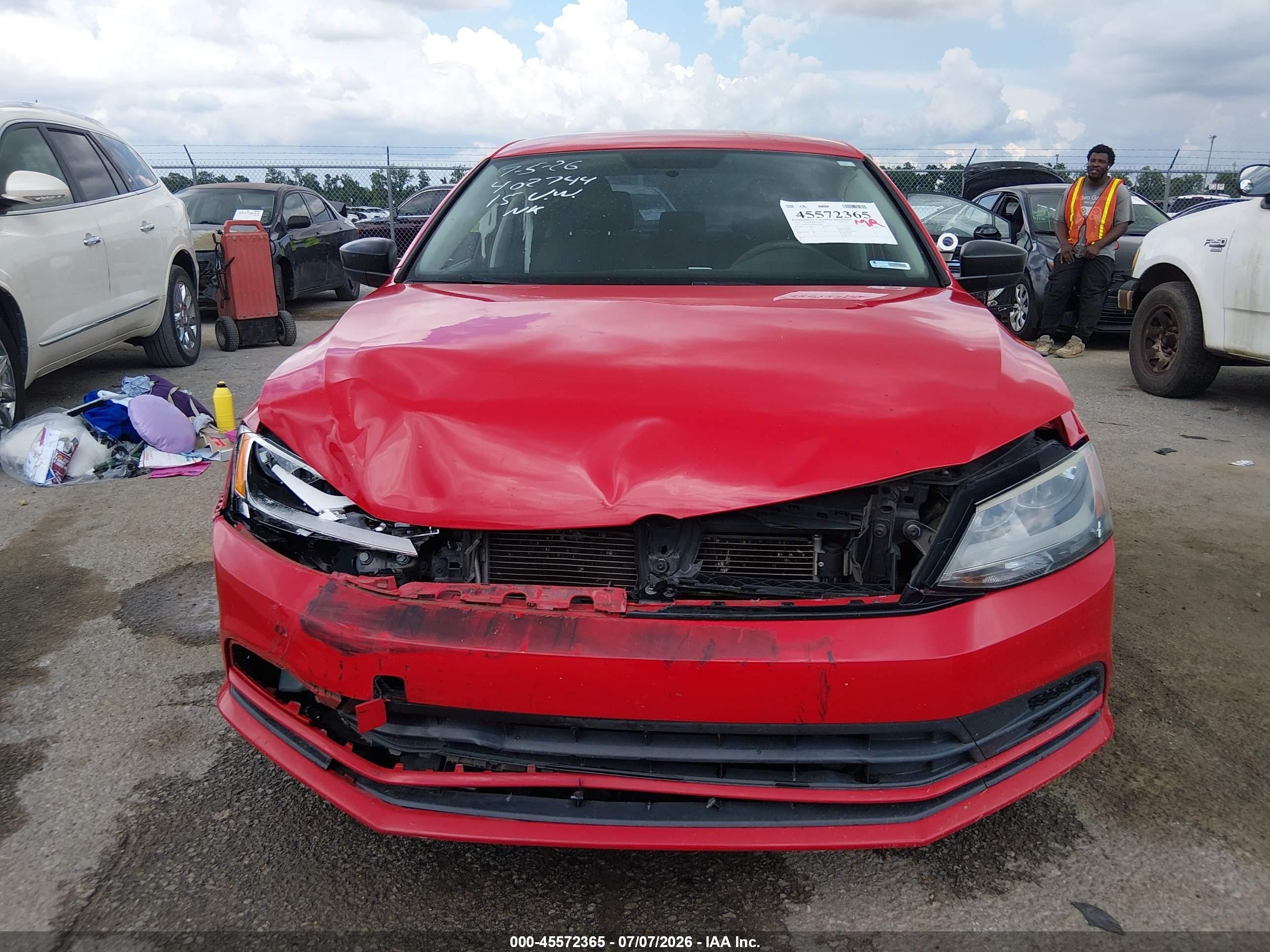 2015 Volkswagen Jetta 2.0l S Red vin: 3VW2K7AJXFM402744