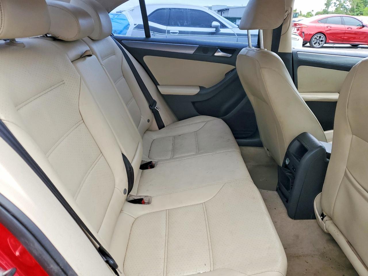 2013 Volkswagen Jetta Tdi Red vin: 3VW3L7AJ1DM373911