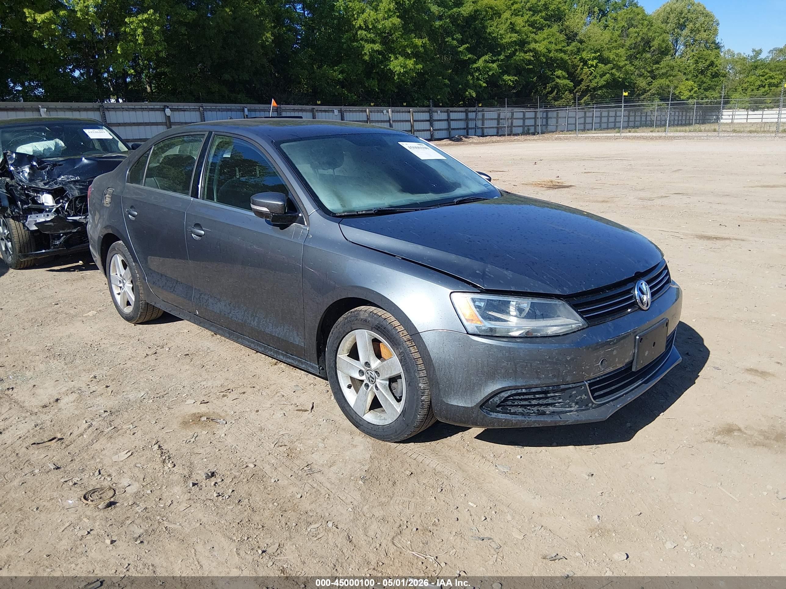 3VW3L7AJ2EM385650