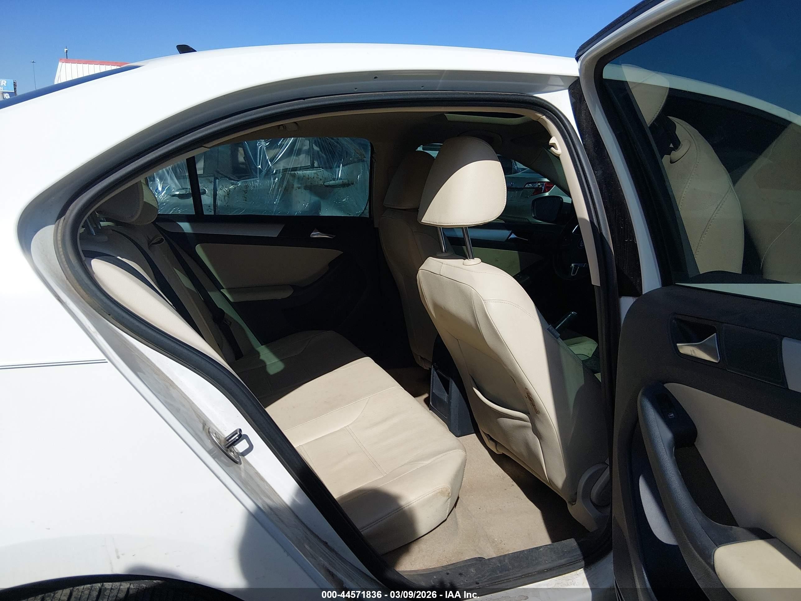 2012 Volkswagen Jetta 2.0l Tdi White vin: 3VW3L7AJ3CM014672