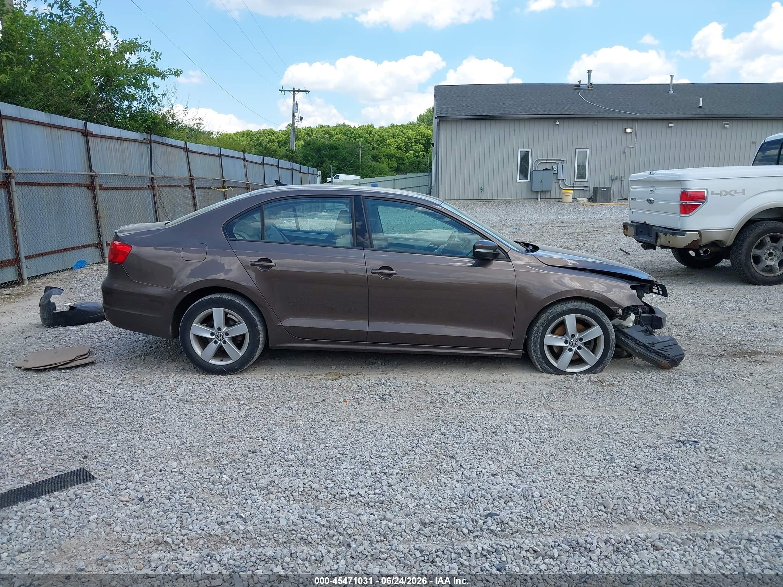 2012 Volkswagen Jetta 2.0l Tdi Brown vin: 3VW3L7AJ5CM091432