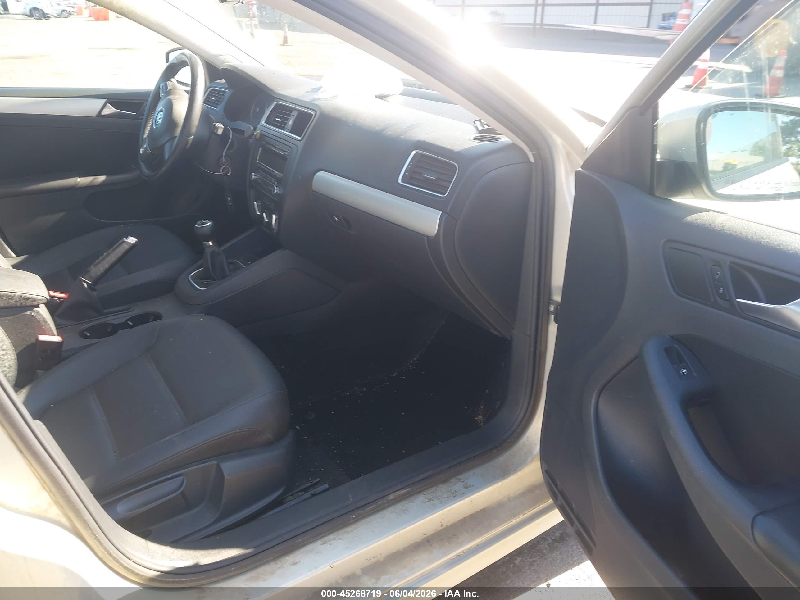 2012 Volkswagen Jetta 2.0l Tdi Silver vin: 3VW3L7AJ6CM017811