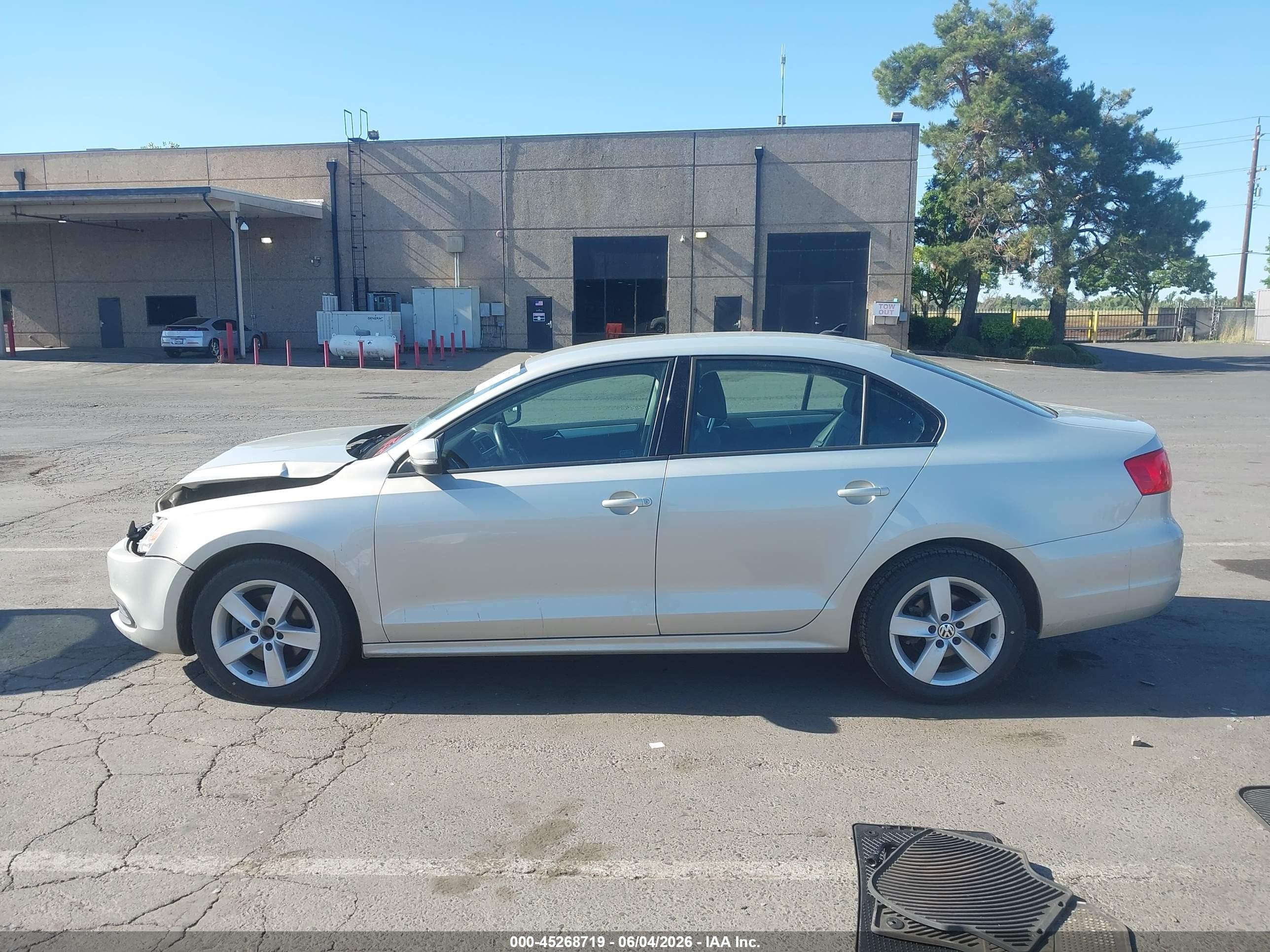 2012 Volkswagen Jetta 2.0l Tdi Silver vin: 3VW3L7AJ6CM017811