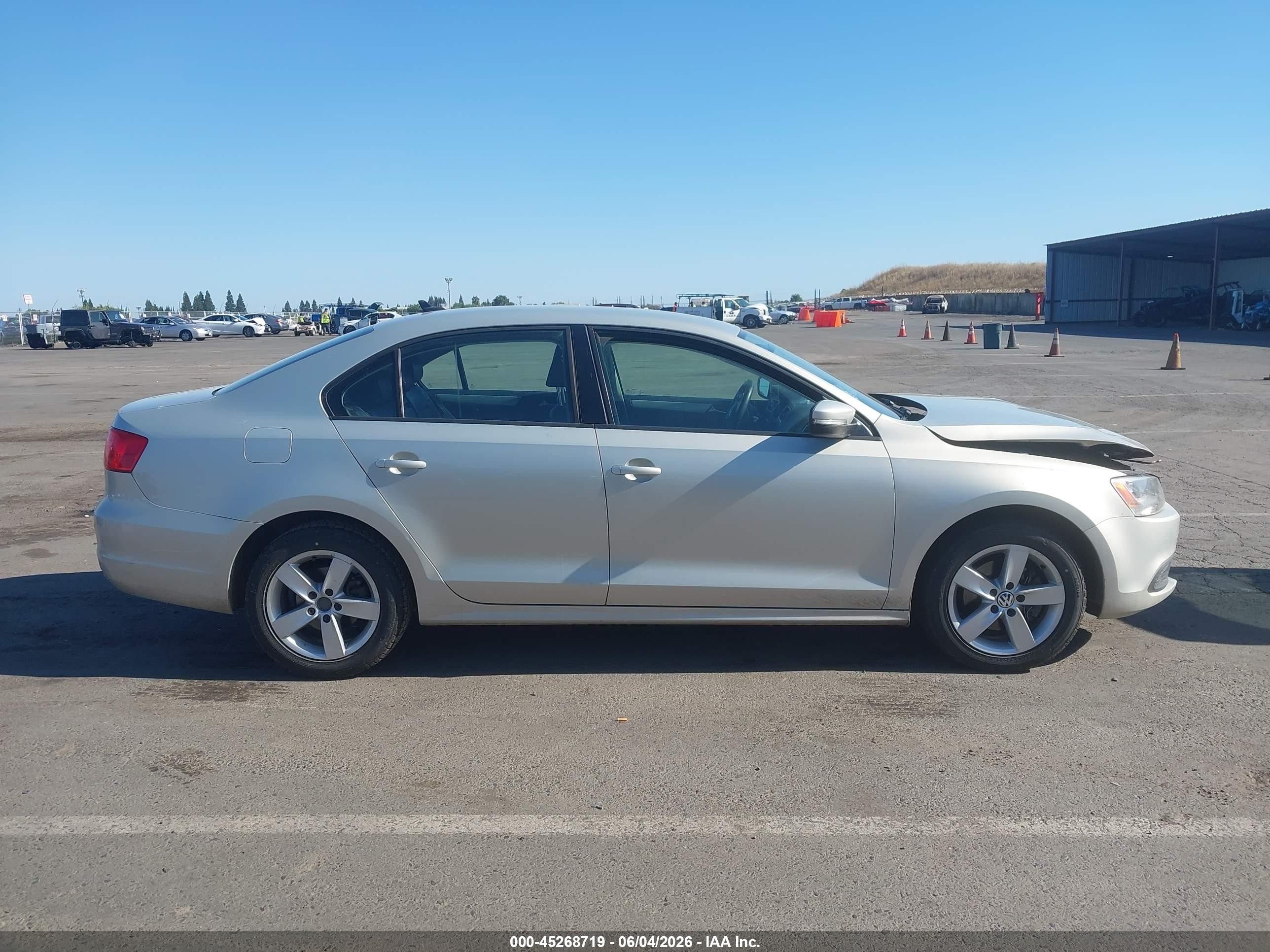2012 Volkswagen Jetta 2.0l Tdi Silver vin: 3VW3L7AJ6CM017811