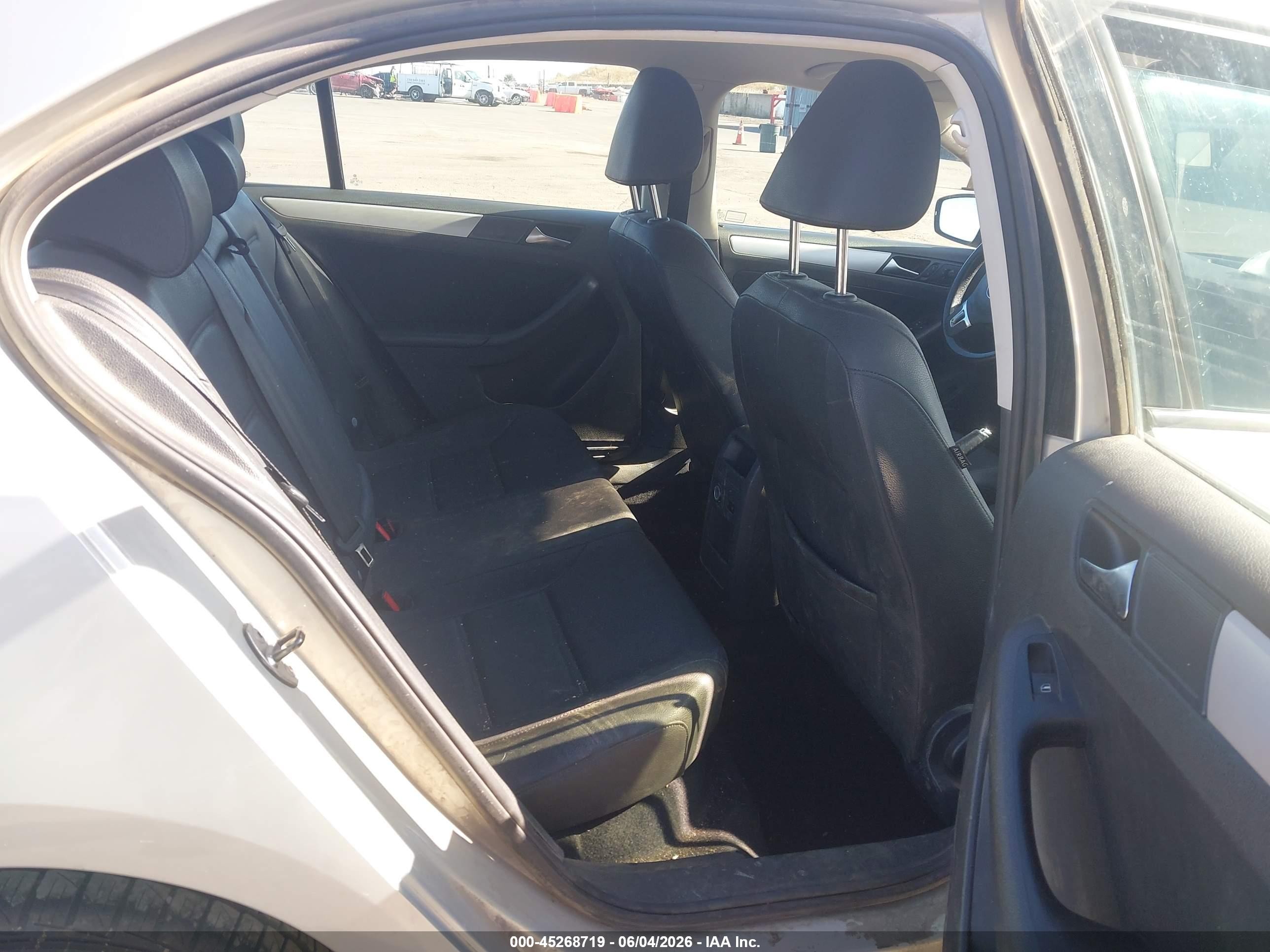 2012 Volkswagen Jetta 2.0l Tdi Silver vin: 3VW3L7AJ6CM017811