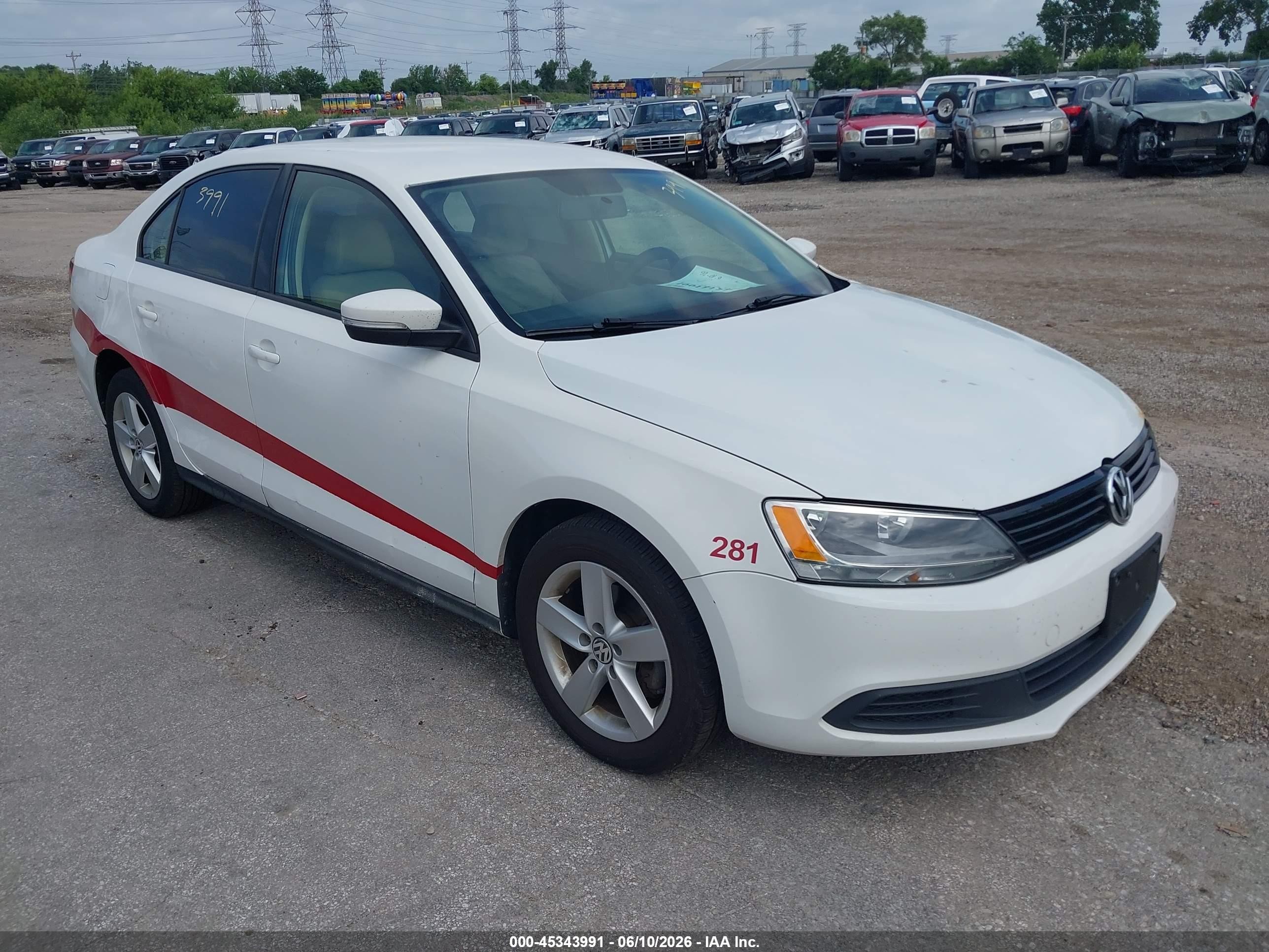 3VW3L7AJ7CM471372