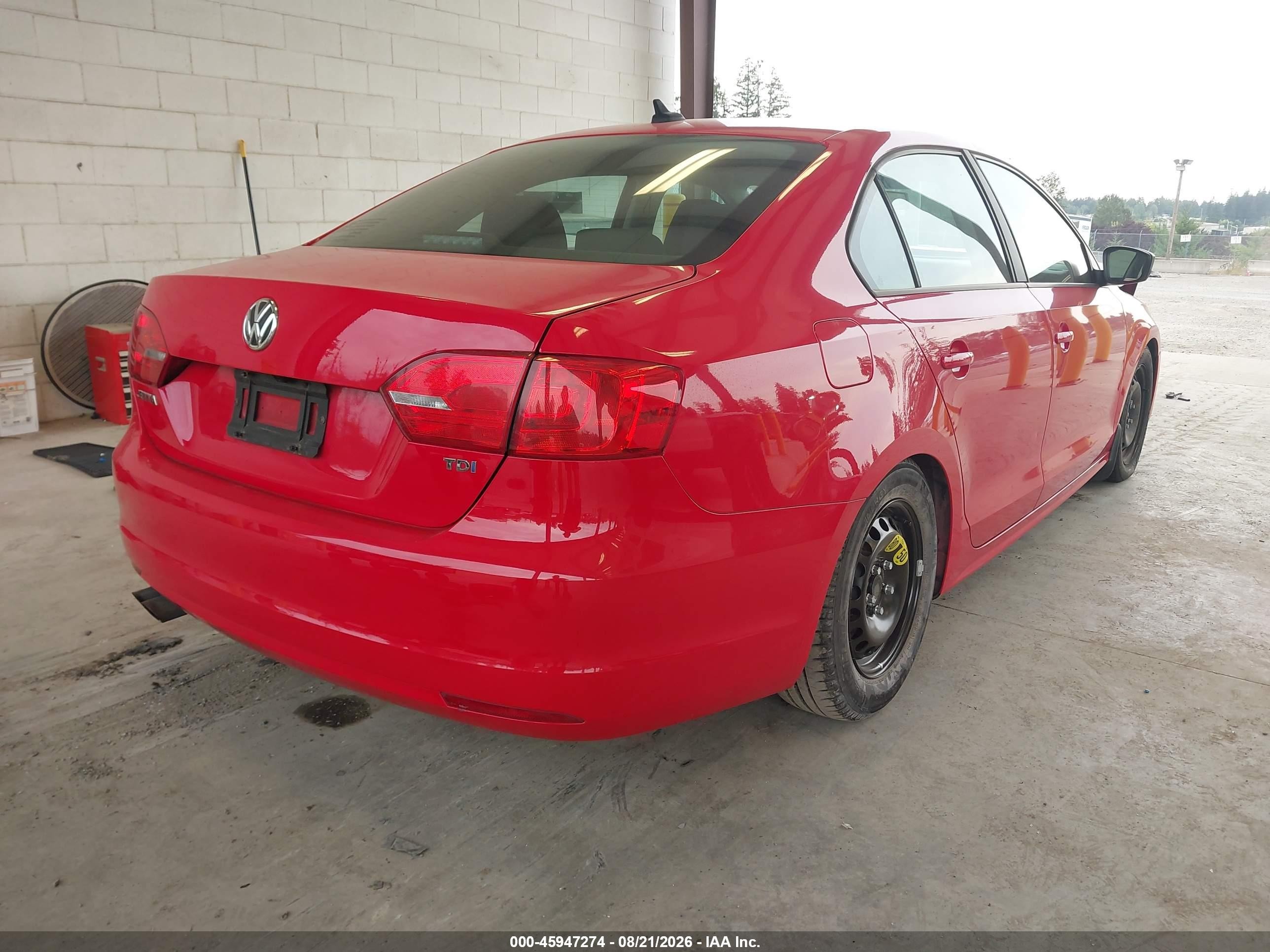2014 Volkswagen Jetta 2.0l Tdi Value Edition Red vin: 3VW3L7AJ9EM334419