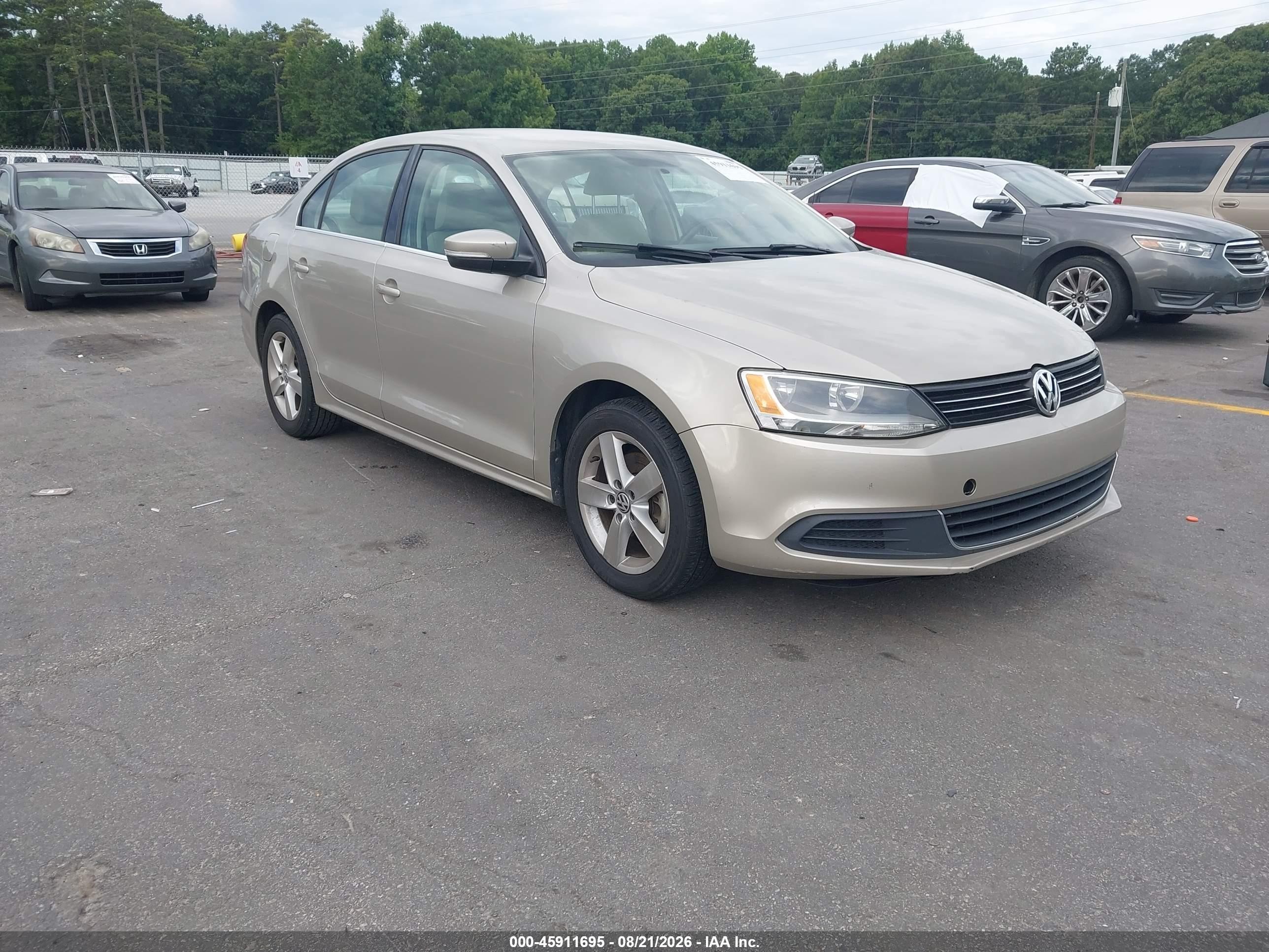 3VW3L7AJXDM208472