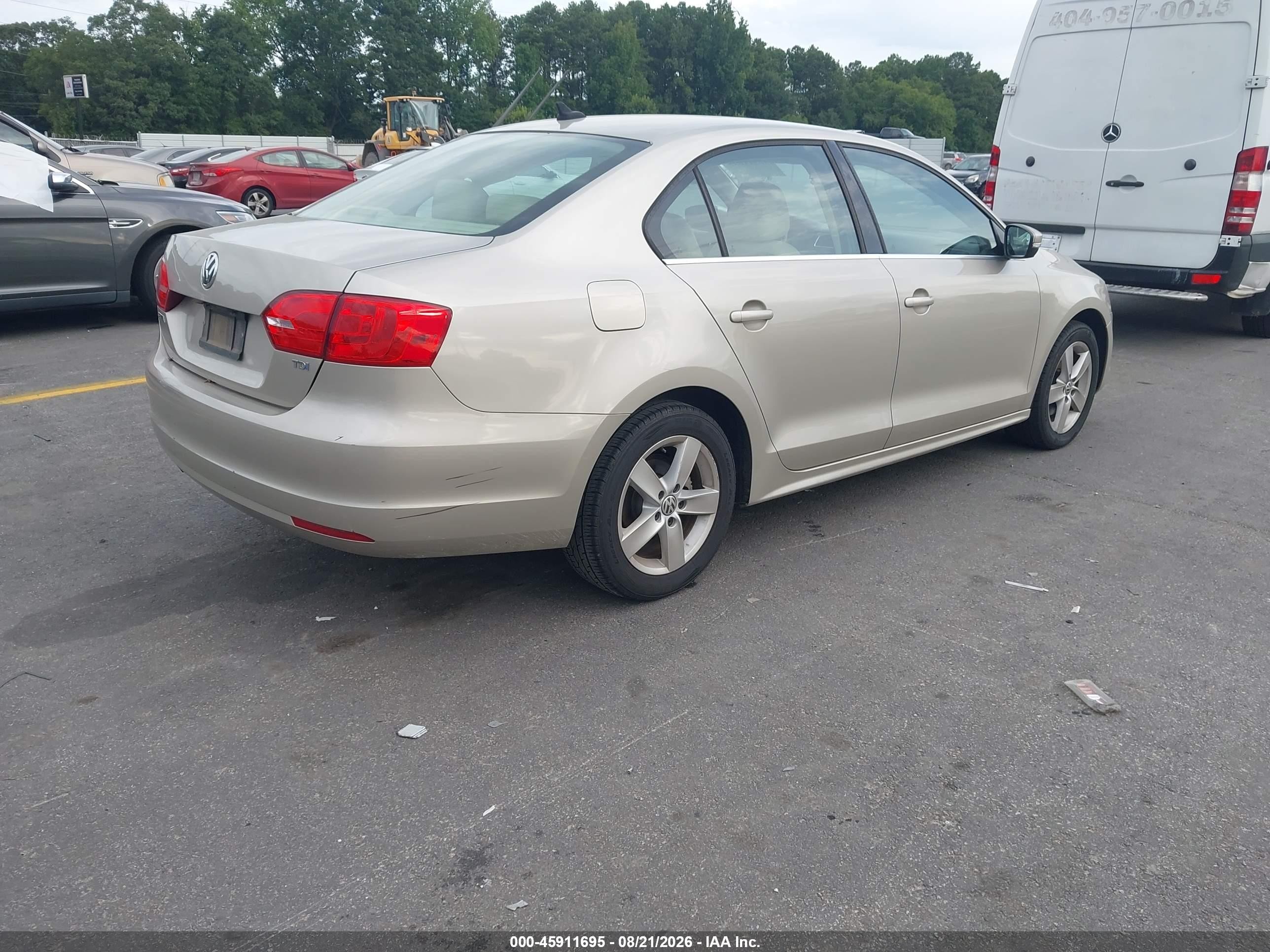 2013 Volkswagen Jetta 2.0l Tdi Beige vin: 3VW3L7AJXDM208472
