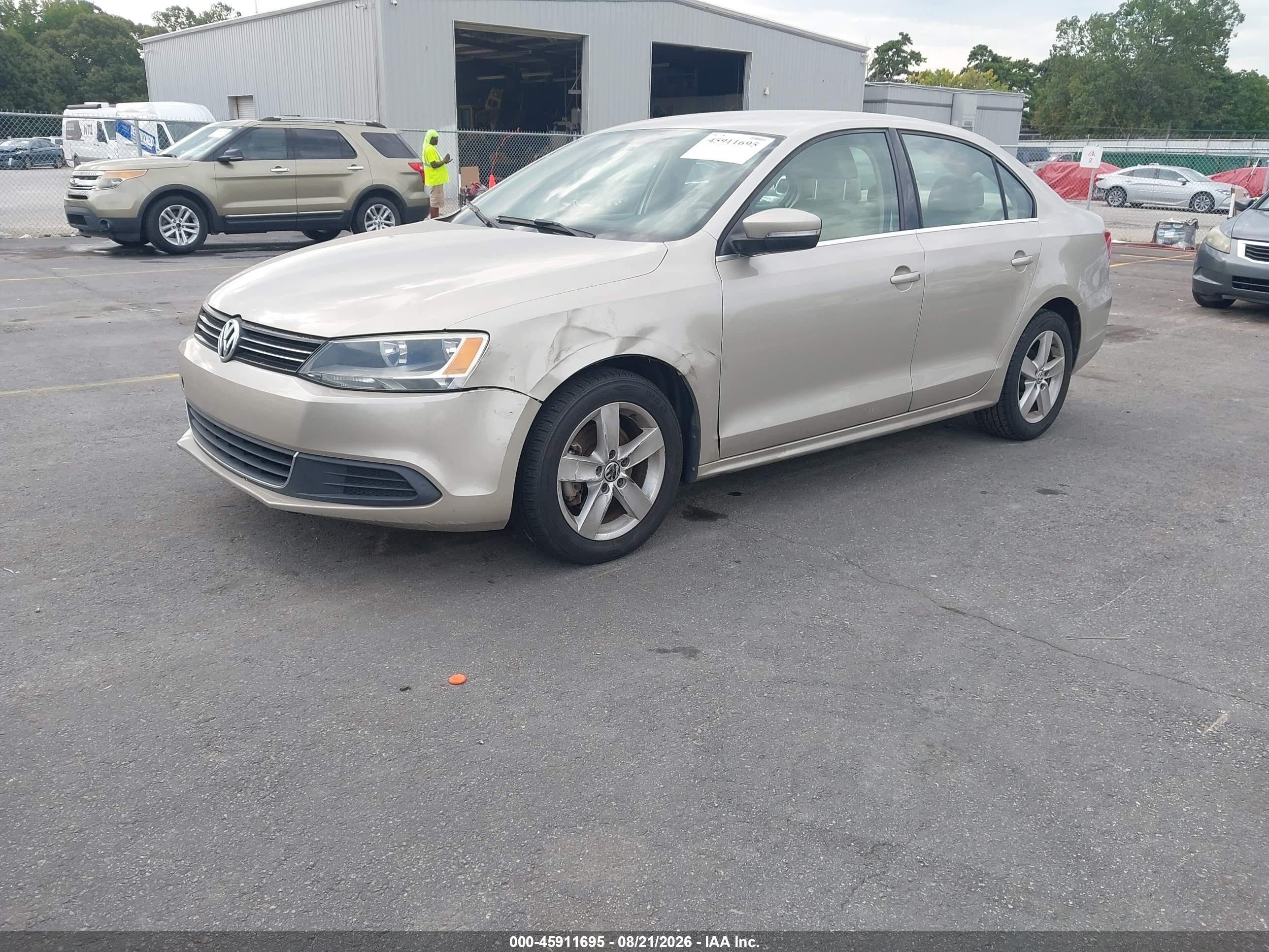 2013 Volkswagen Jetta 2.0l Tdi Beige vin: 3VW3L7AJXDM208472