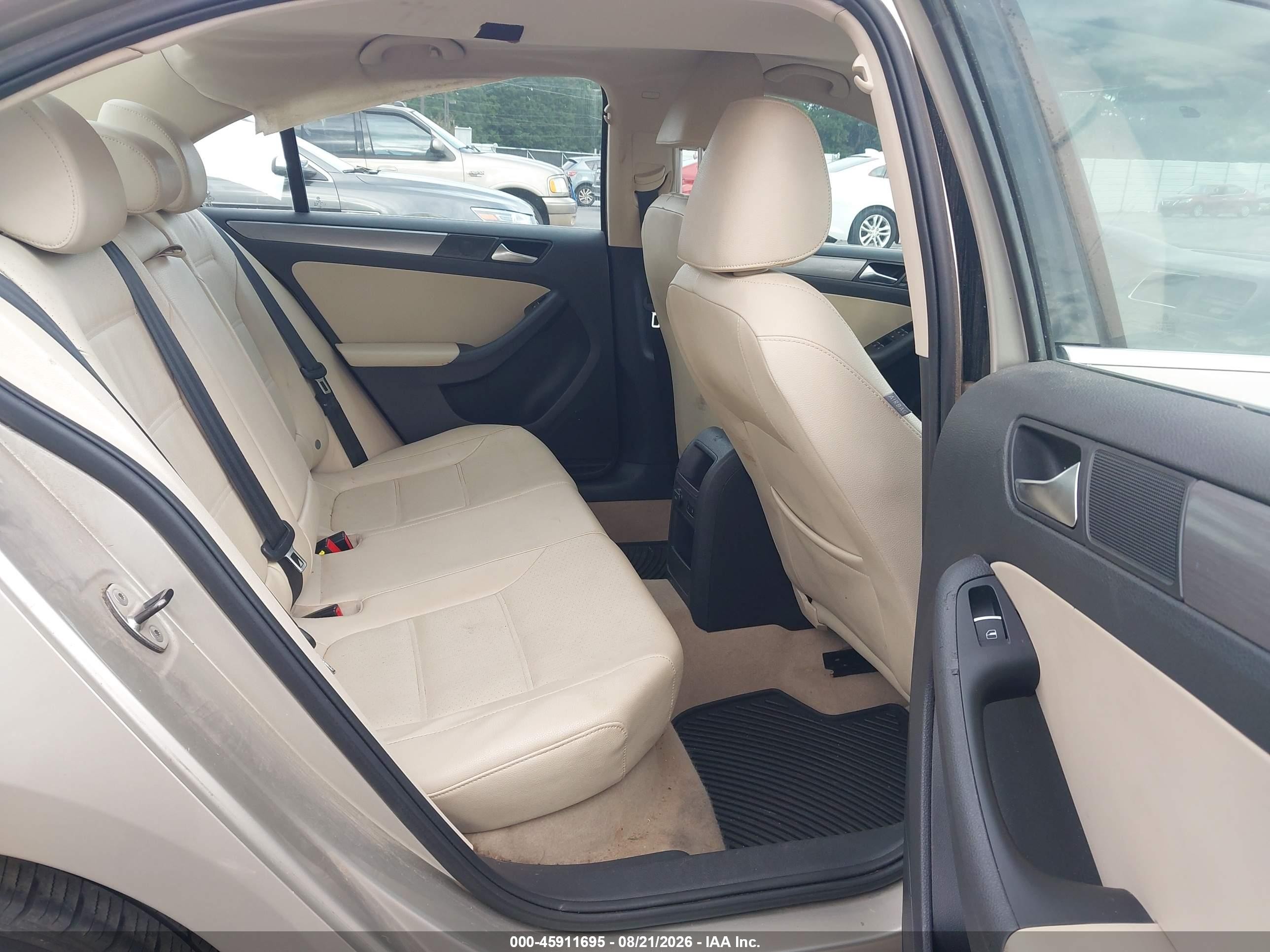 2013 Volkswagen Jetta 2.0l Tdi Beige vin: 3VW3L7AJXDM208472