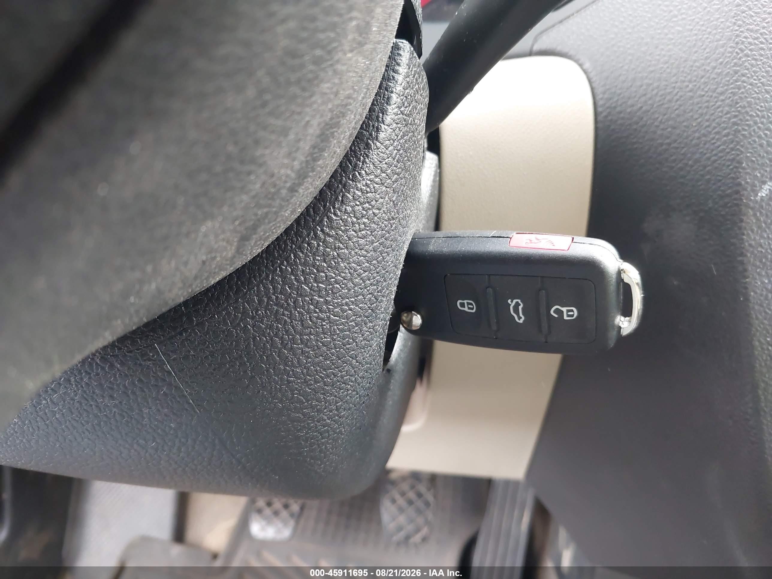 2013 Volkswagen Jetta 2.0l Tdi Beige vin: 3VW3L7AJXDM208472