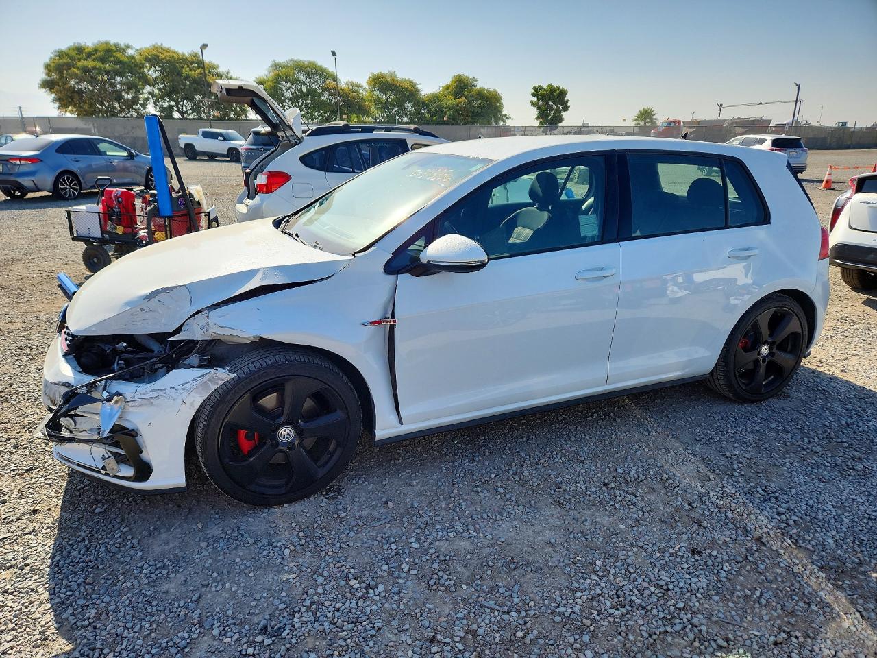 2018 Volkswagen Gti S White vin: 3VW447AU2JM292732