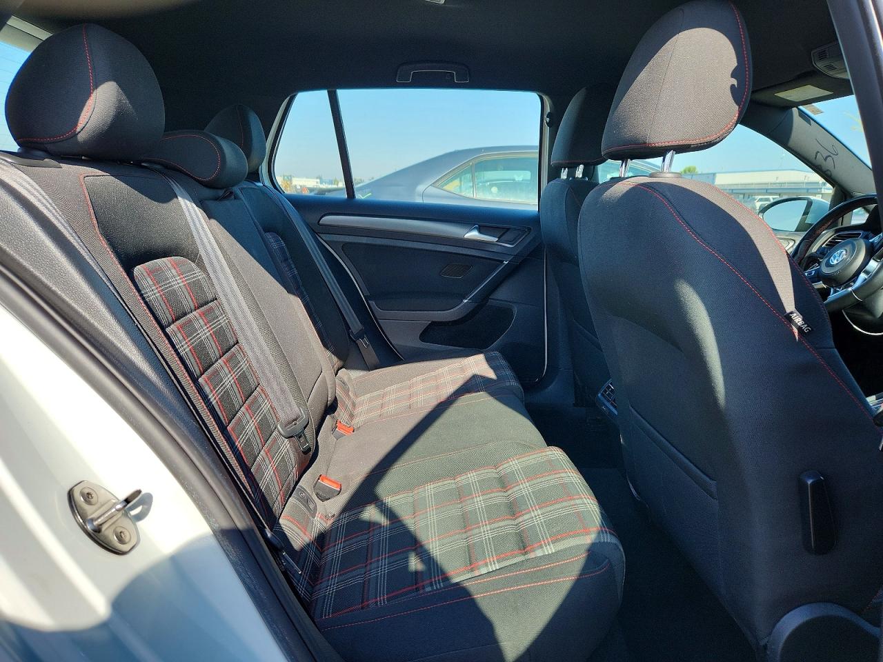 2018 Volkswagen Gti S White vin: 3VW447AU2JM292732