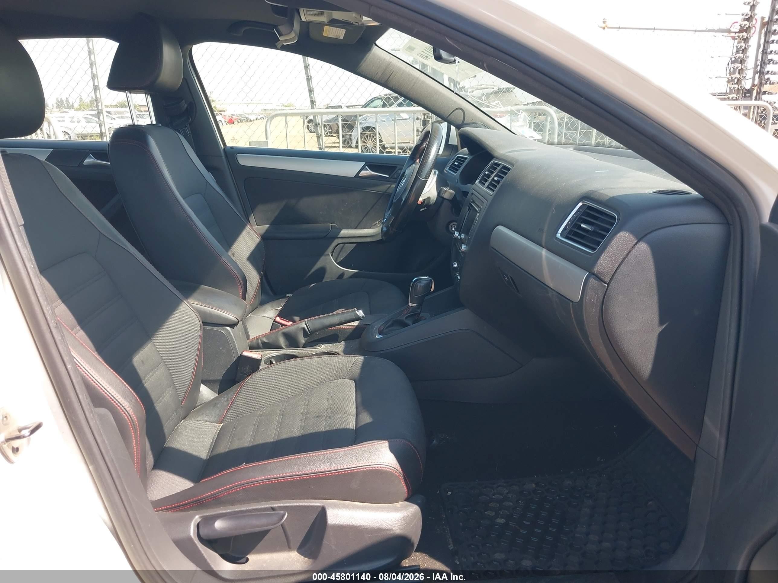 2012 Volkswagen Jetta Gli White vin: 3VW467AJ6CM100635