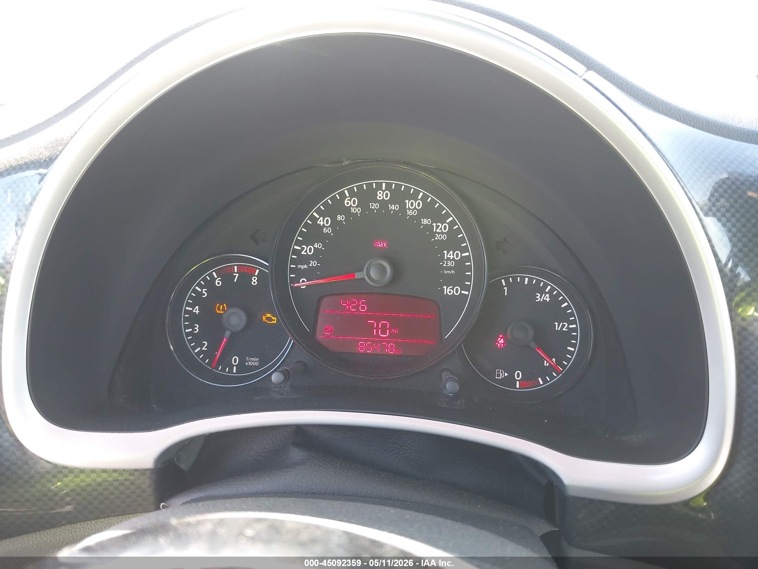 2012 Volkswagen Beetle 2.0t White vin: 3VW4A7AT6CM644584