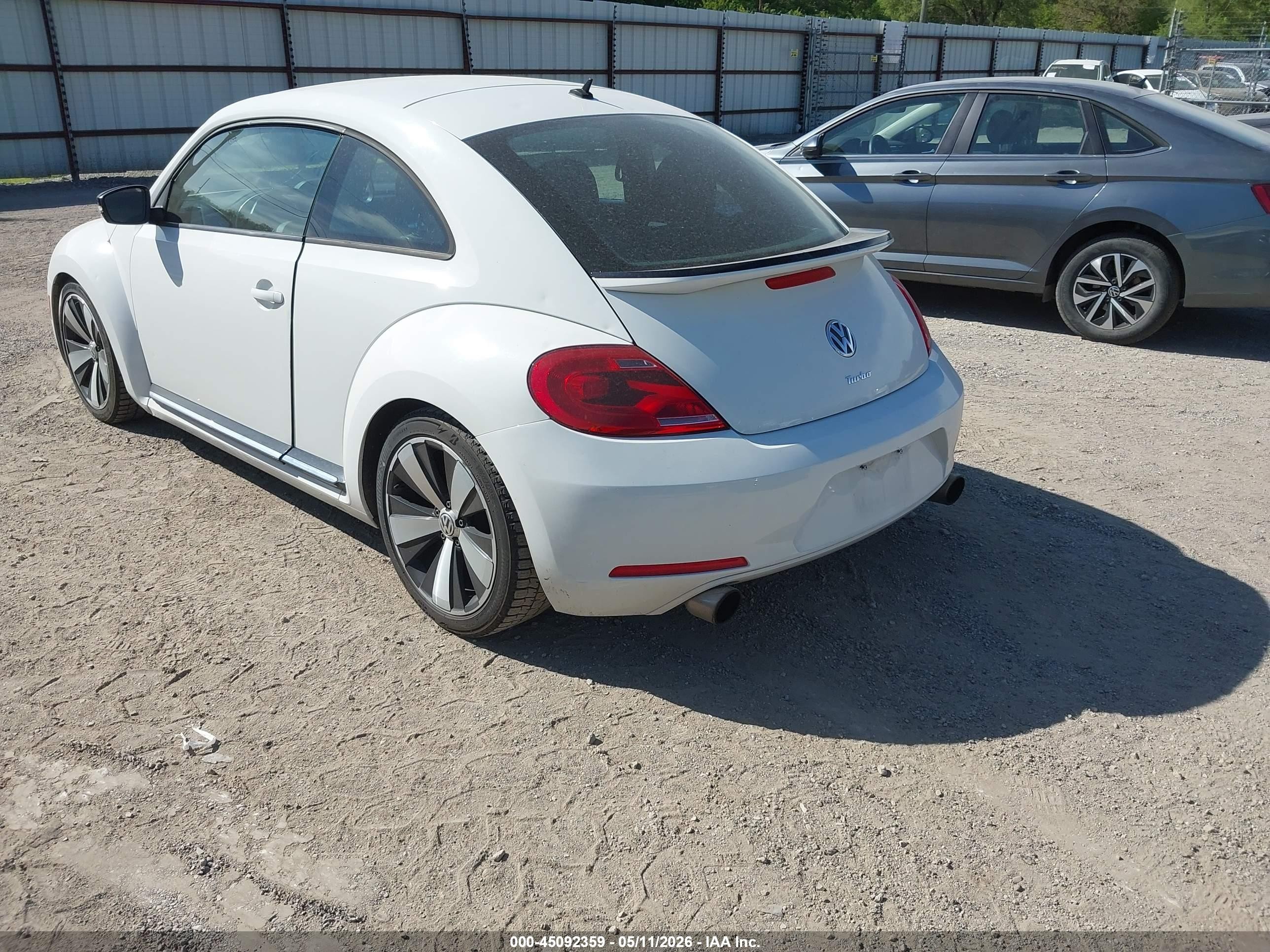 2012 Volkswagen Beetle 2.0t White vin: 3VW4A7AT6CM644584