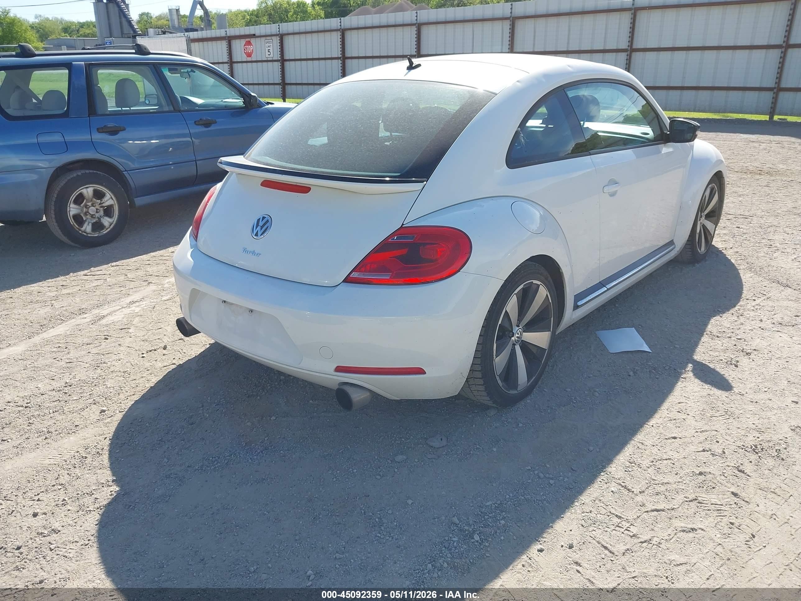 2012 Volkswagen Beetle 2.0t White vin: 3VW4A7AT6CM644584