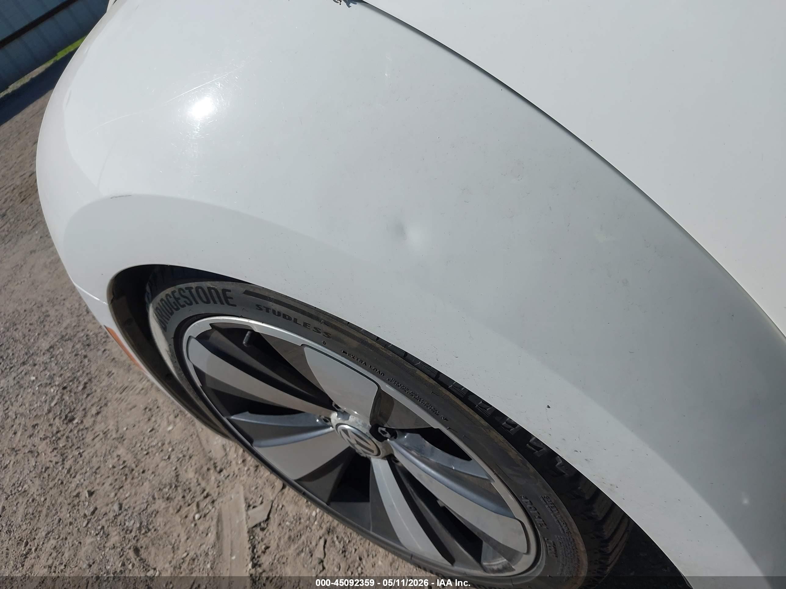 2012 Volkswagen Beetle 2.0t White vin: 3VW4A7AT6CM644584