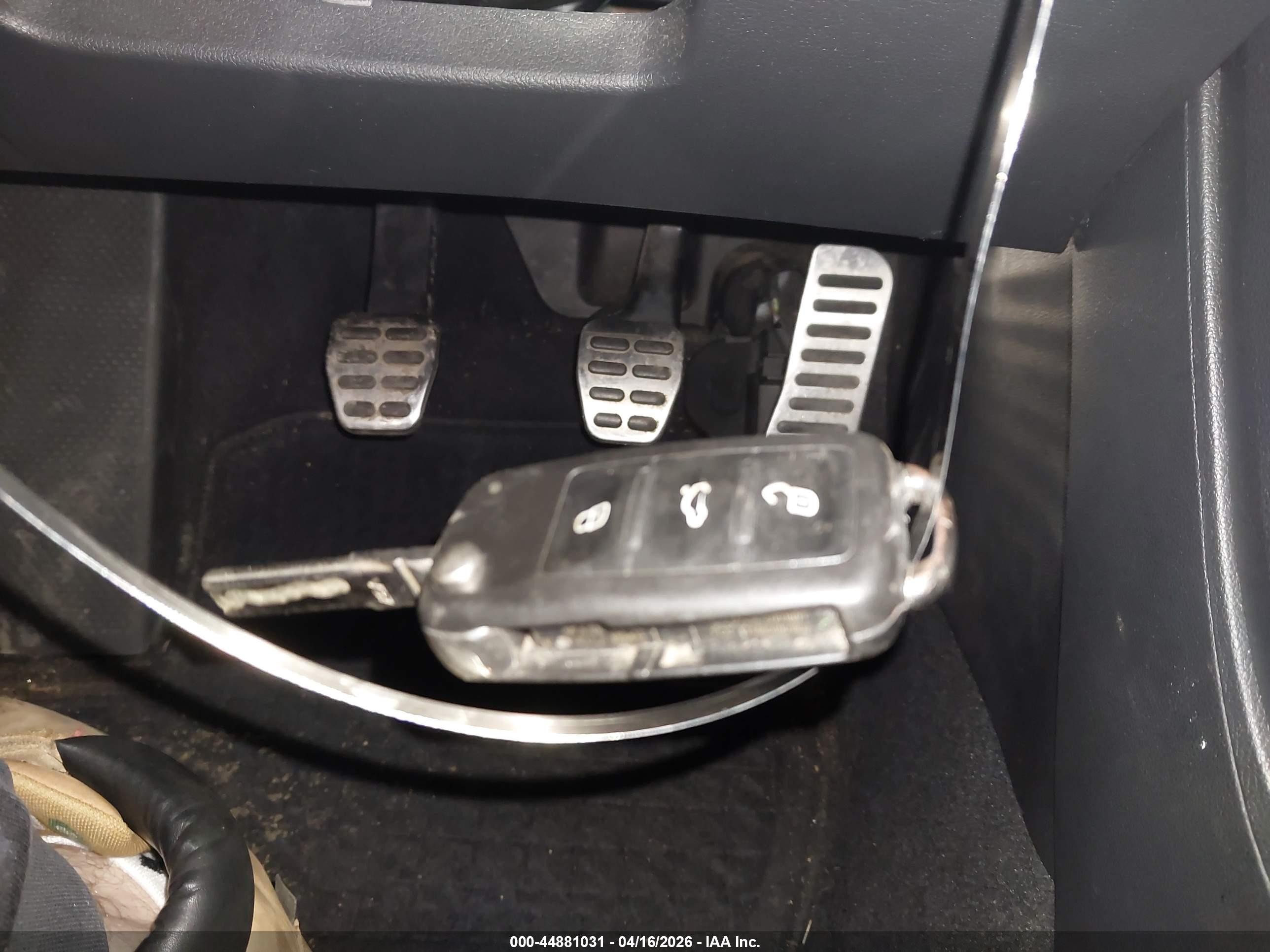 2012 Volkswagen Beetle 2.0t Серый vin: 3VW4A7AT9CM643932