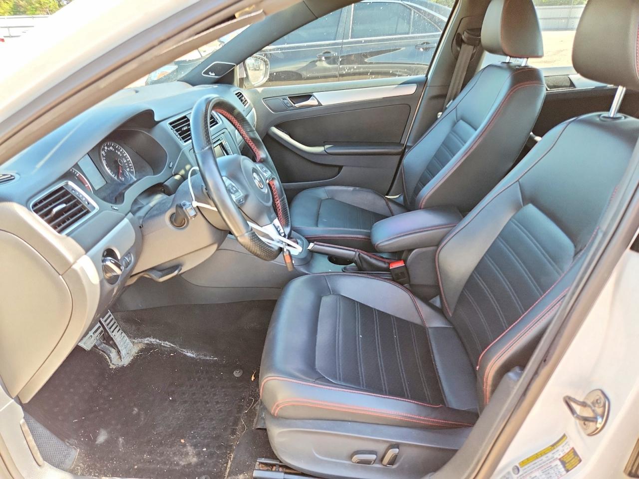 2013 Volkswagen Jetta Gli White vin: 3VW4S7AJ2DM299518