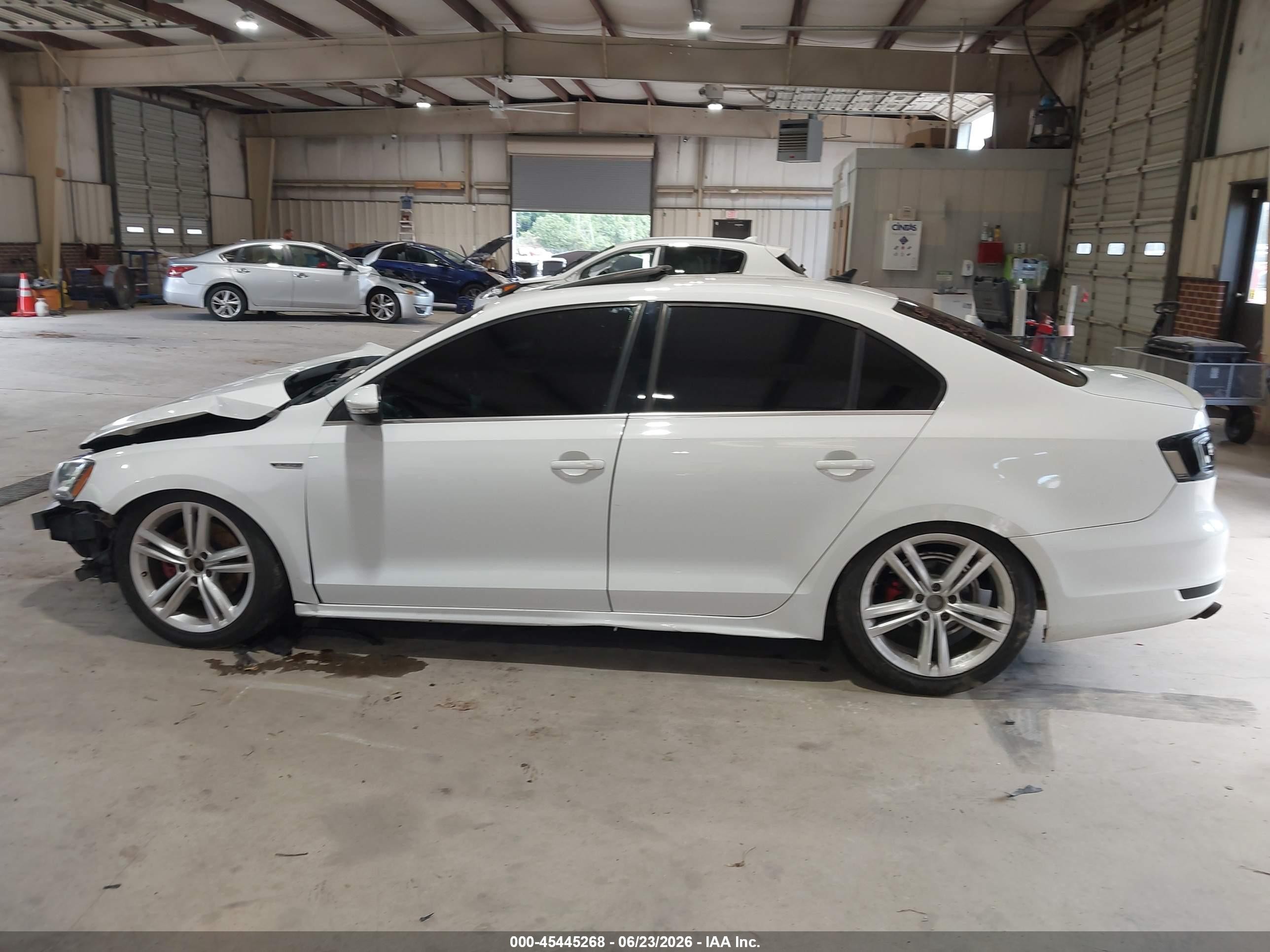 2014 Volkswagen Jetta Gli Edition 30 W/nav White vin: 3VW4S7AJ2EM292327
