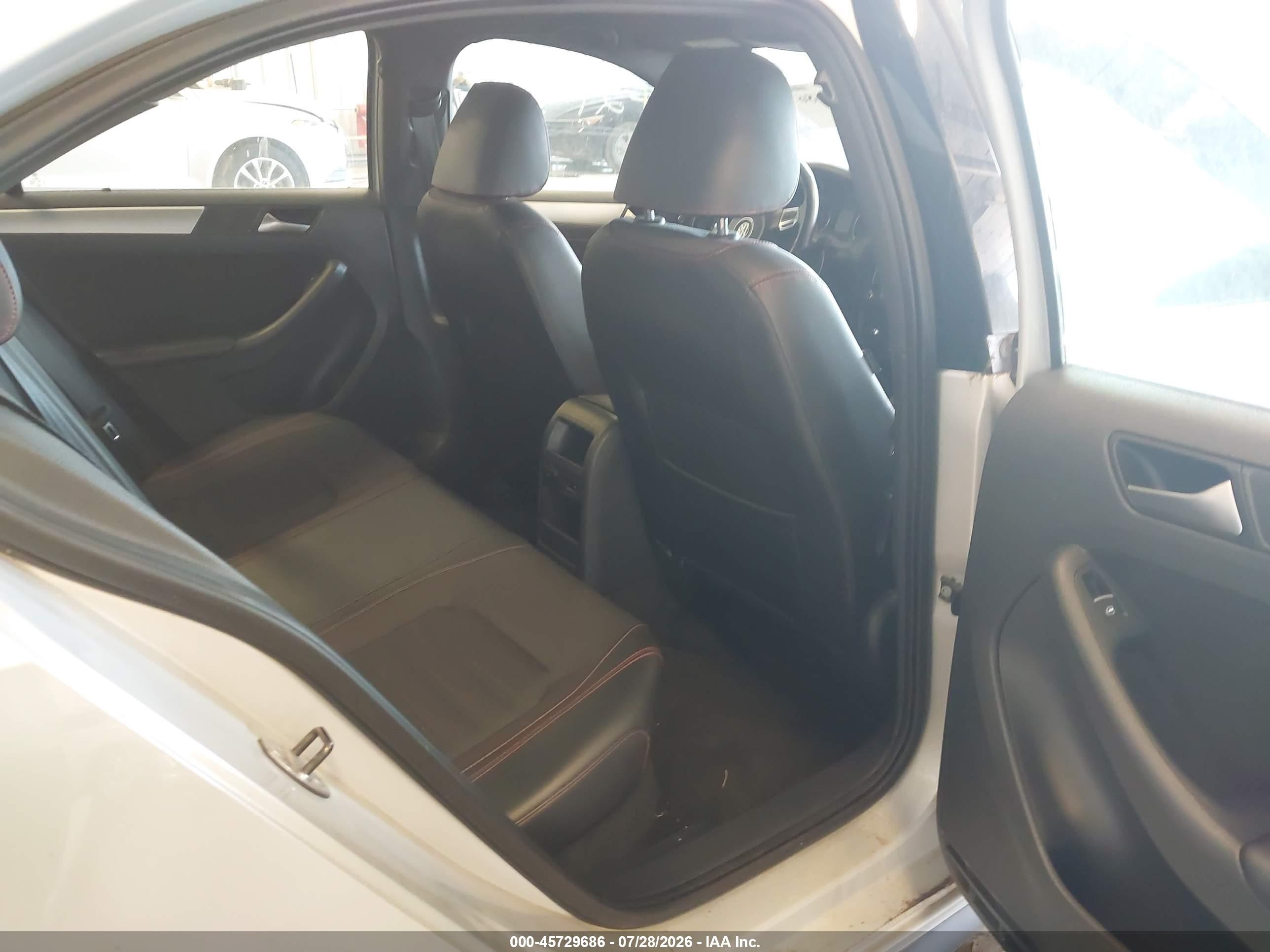 2013 Volkswagen Jetta Gli Silver vin: 3VW4S7AJ4DM285314