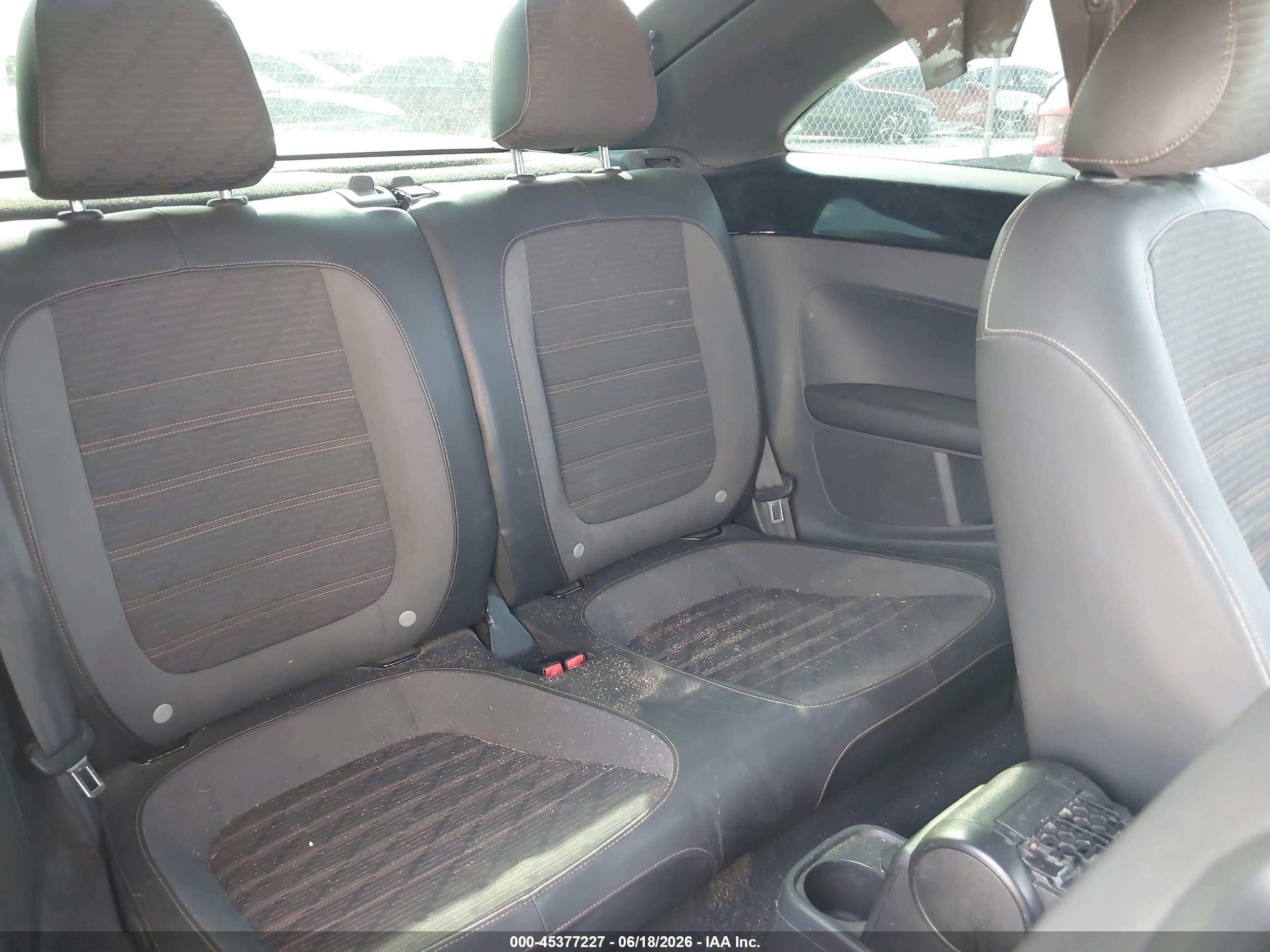 2013 Volkswagen Beetle 2.0t Fender Edition/2.0t Turbo/r-line Черный vin: 3VW4S7AT8DM685426