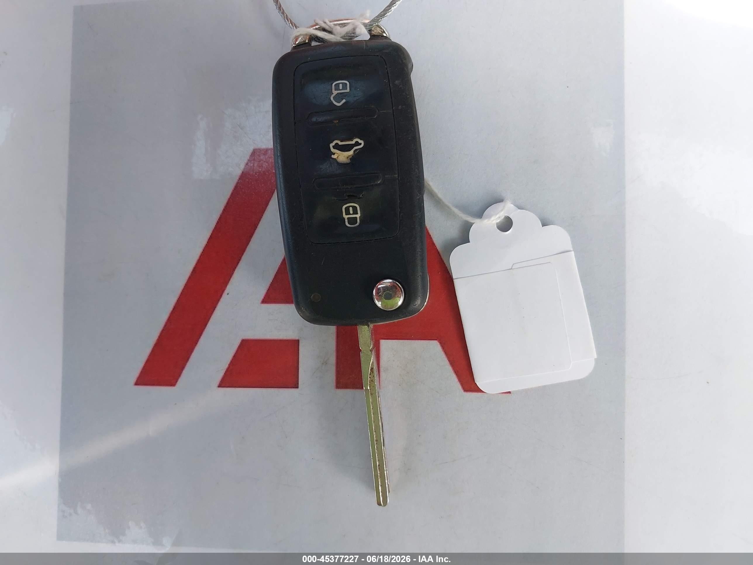 2013 Volkswagen Beetle 2.0t Fender Edition/2.0t Turbo/r-line Черный vin: 3VW4S7AT8DM685426