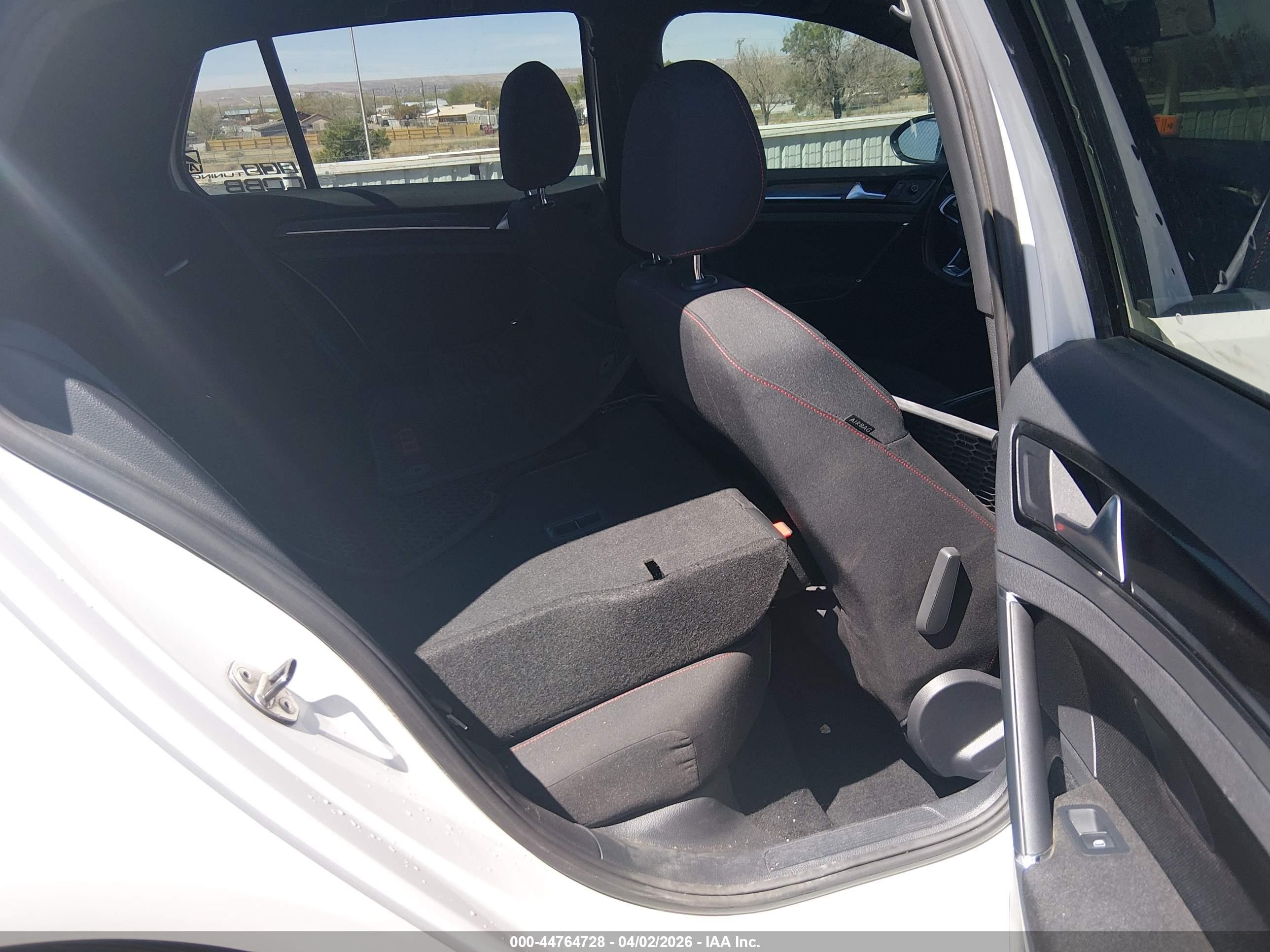 2015 Volkswagen Golf Gti 2.0t S 4-door White vin: 3VW4T7AUXFM005647